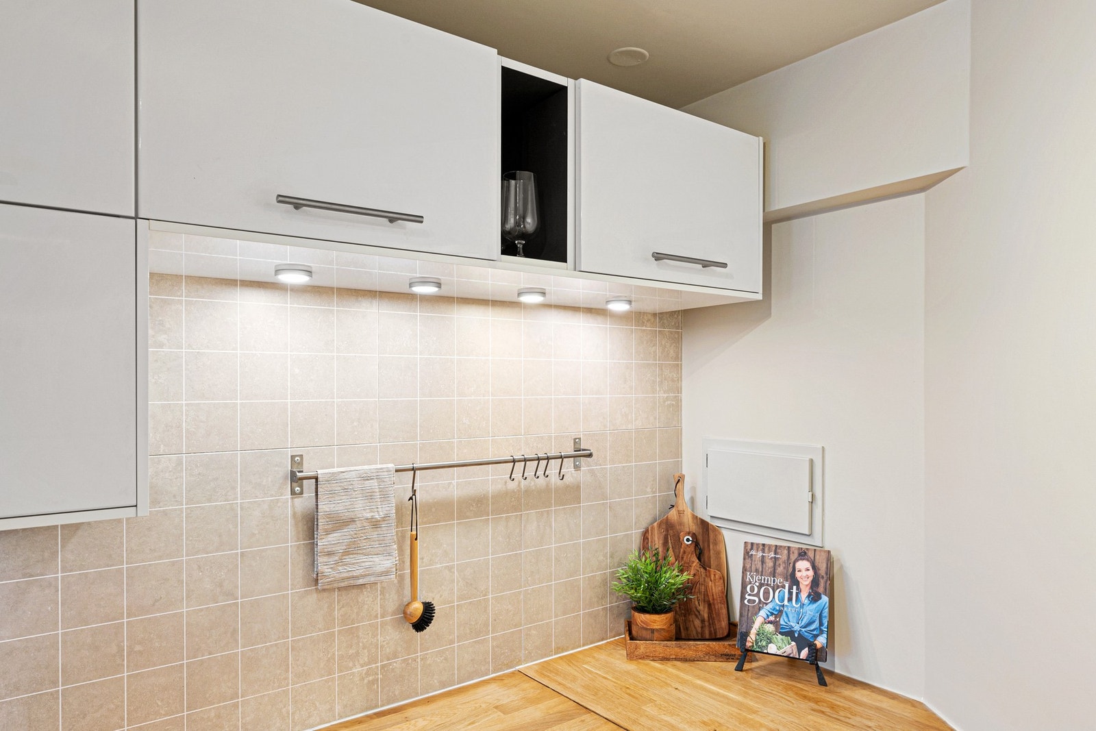 Heltre benkeplate. Galleribilde