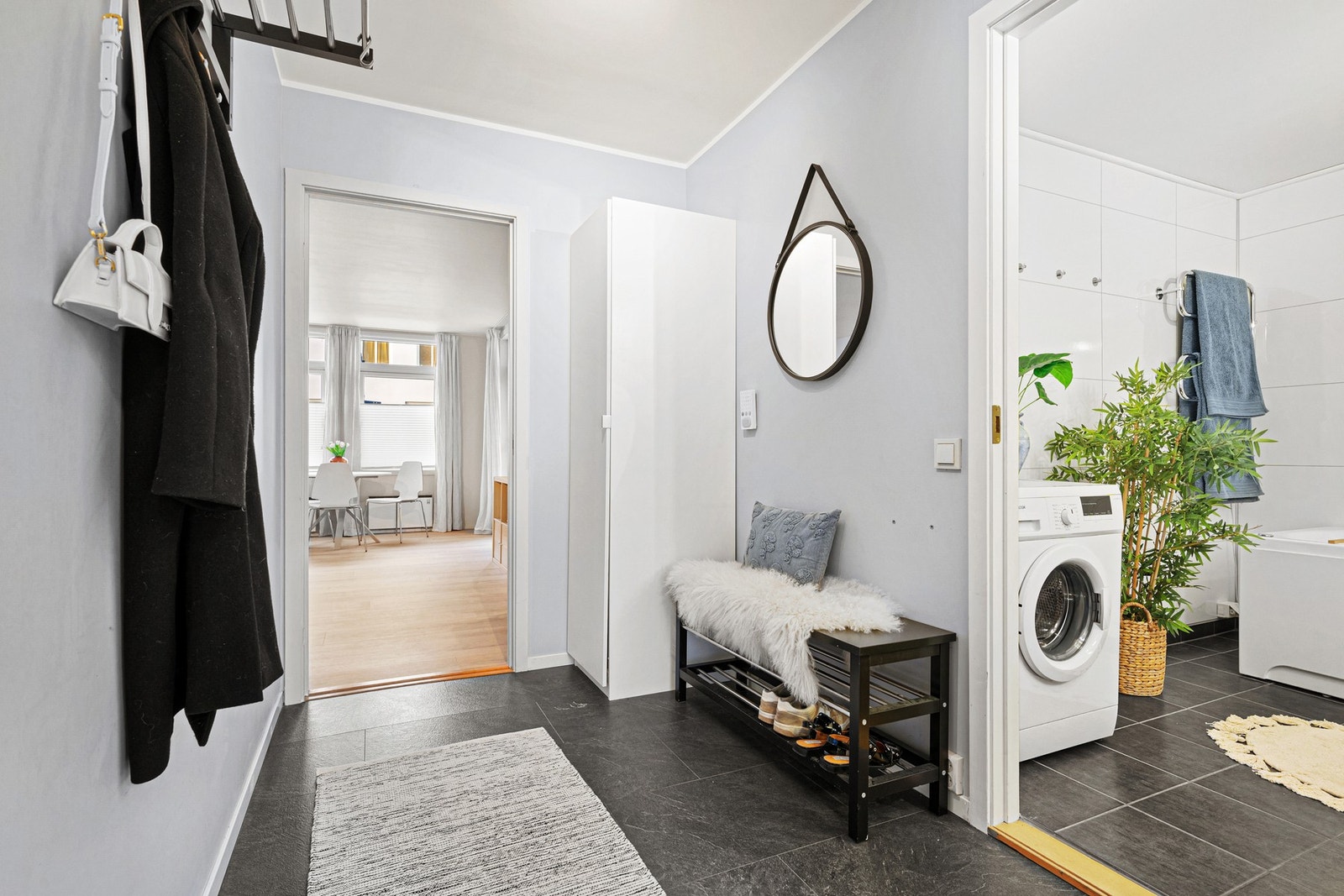 Leiligheten disponerer hele 3 boder. Galleribilde