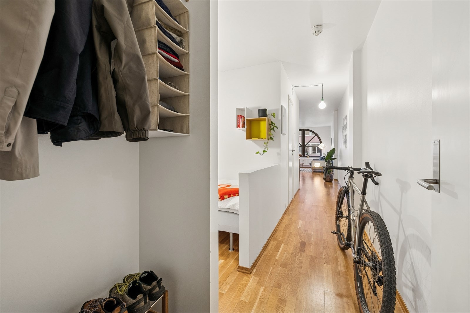 Entrè med plass til sko og yttertøy. Galleribilde