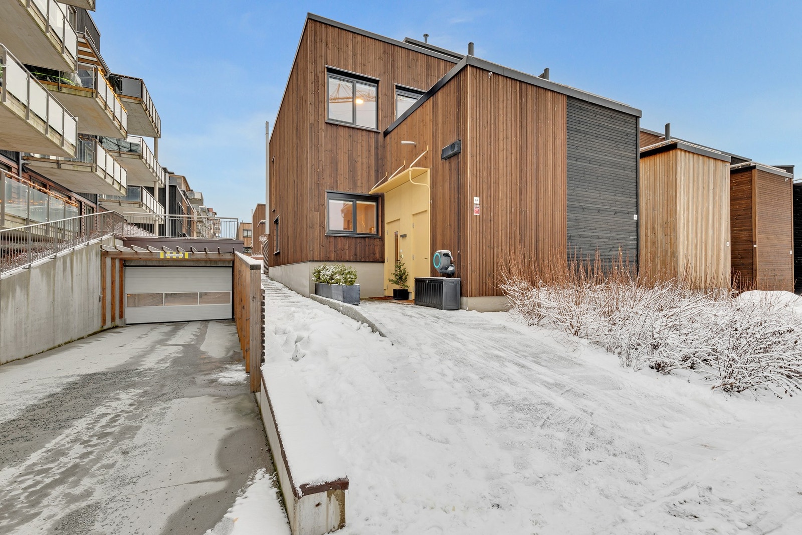 Nedgang til parkeringskjeller. Galleribilde