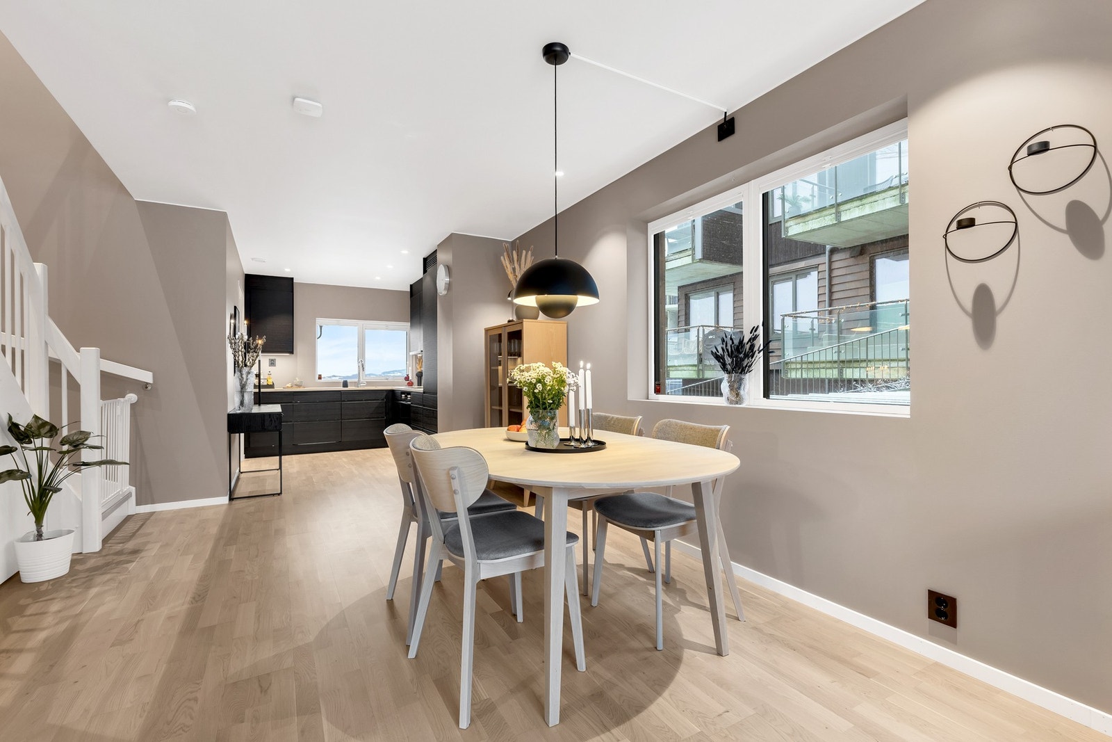 Boligen har også svært fine farge- og materialvalg, og det er lagt stor vekt på detaljer og kvalitet. Galleribilde