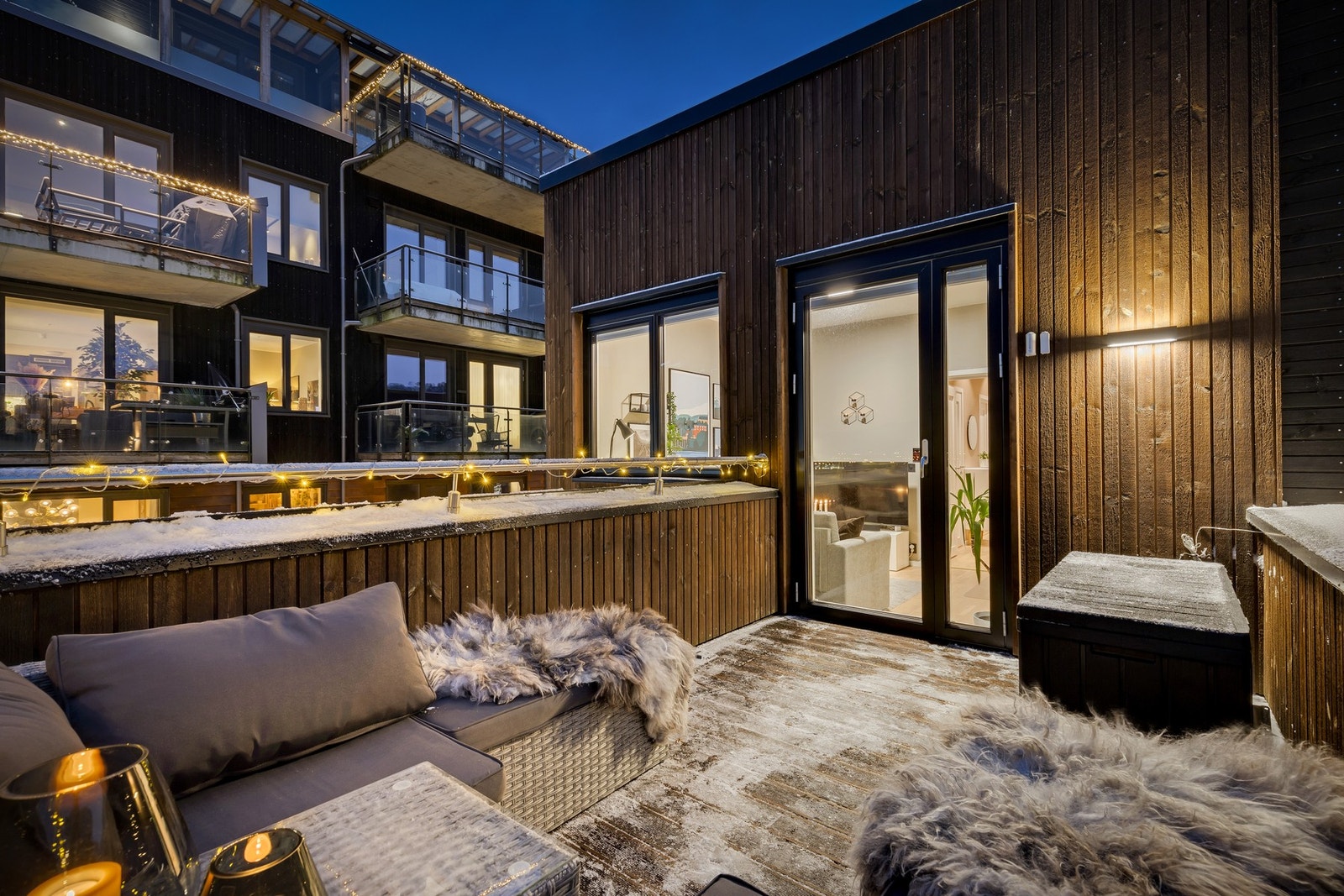 Herfra er det direkte utgang til en takterrasse på 8 kvm. Galleribilde