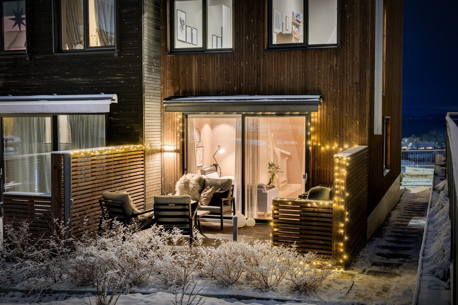 God plass til sittegruppe og grill. Galleribilde