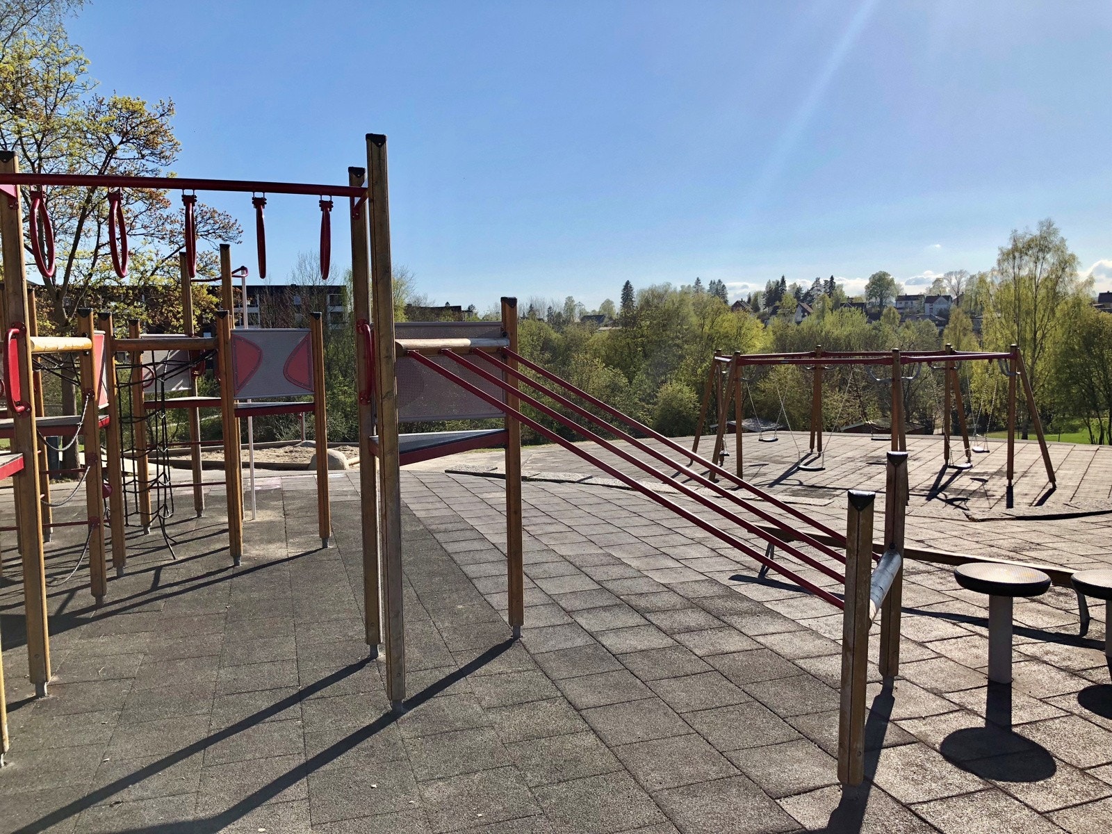 Lekeplass voksen skole. Orebakken og Jarbakken Galleribilde