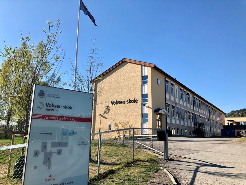 Populære Voksen skole ligger rett ved, i tillegg har du Huseby barneskole, Hovseter ungdomsskole og Persbråten vg. Galleribilde