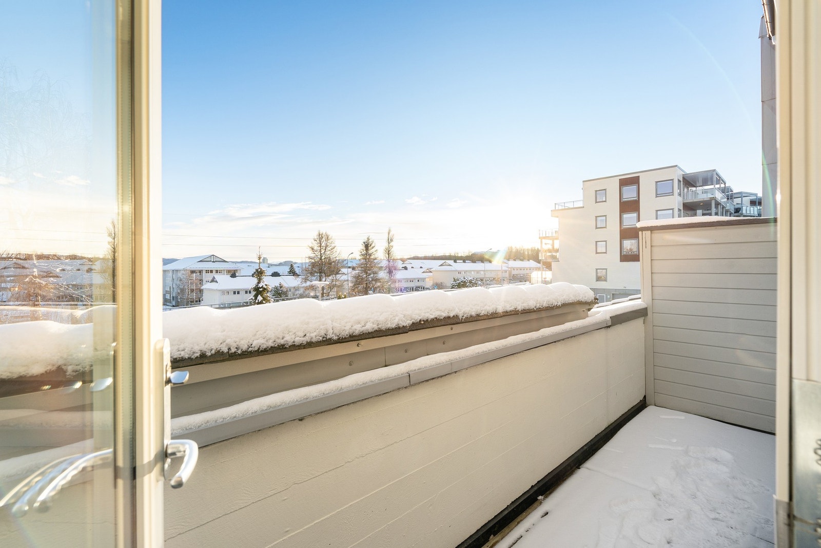 Fra soverommet er det utgang til en balkong med herlig utsikt. Galleribilde
