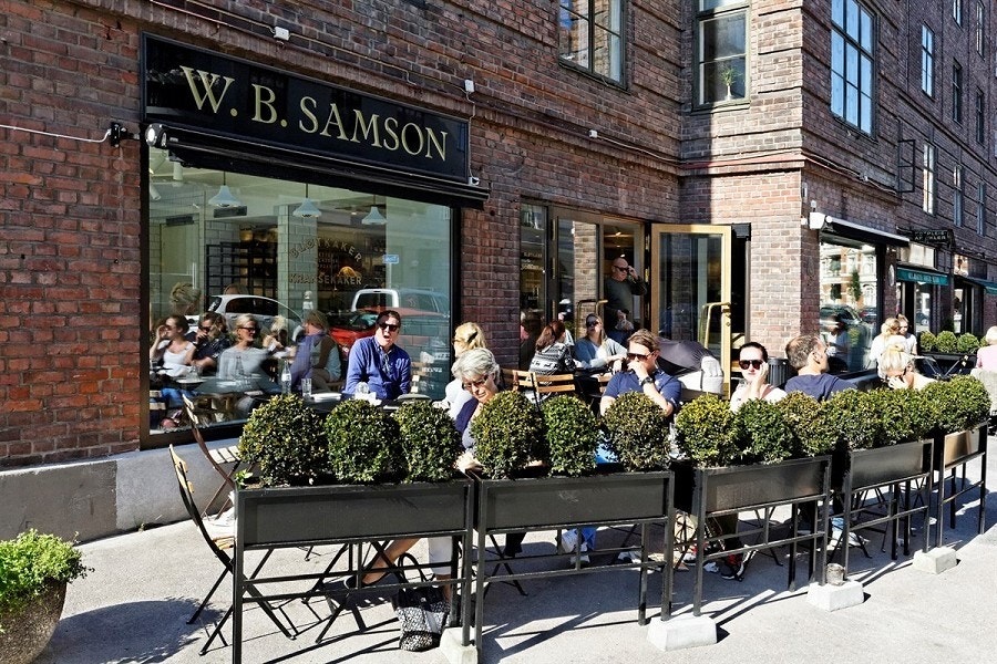 Dette er et av de mer eksklusive og velstående områdene i Oslo, med flere hyggelige kafeer og små butikker i nærområdet. Gaten har en rolig atmosfære, men samtidig er det nærhet til byens livlige sentrum og kulturtilbud. Galleribilde