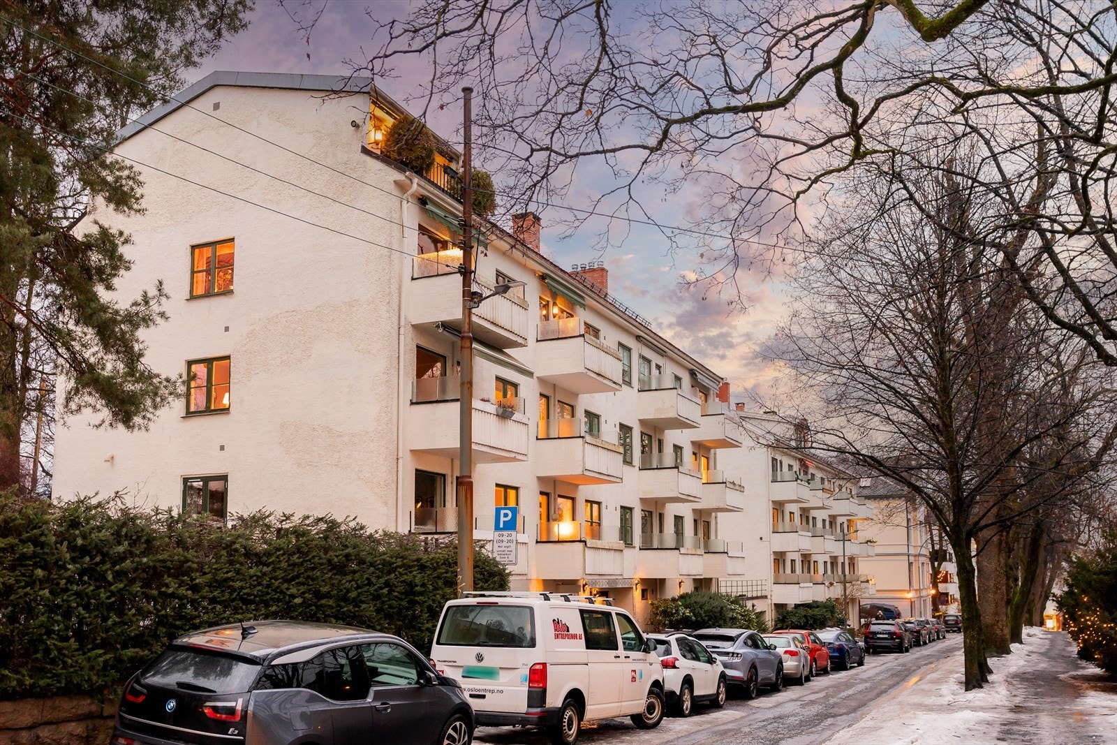 Beliggenheten i Lille Frogner allé gir deg det beste av begge verdener - en rolig og sjarmerende gate som gir en følelse av å bo tilbaketrukket, men samtidig med nærhet til alt Frogner har å by på. Galleribilde