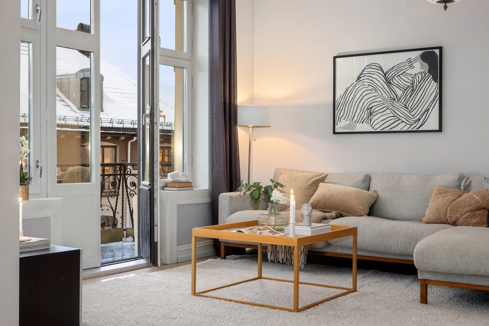 Fra stuen har du utgang til en østvendt balkong på 3 m². Galleribilde