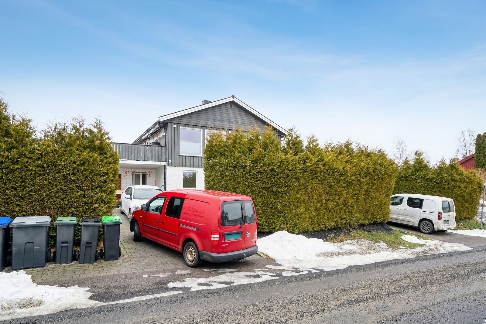Parkering på begge sider av hekken Galleribilde