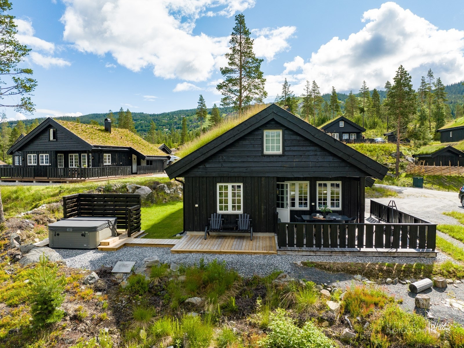 Sommerbilde av hytta. Galleribilde