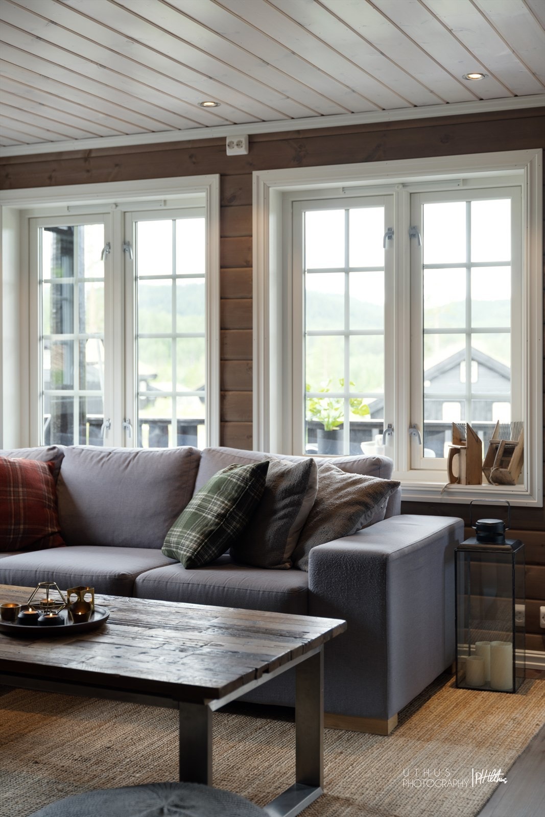 De store vinduene slipper inn både mye sol og utsikt. Galleribilde