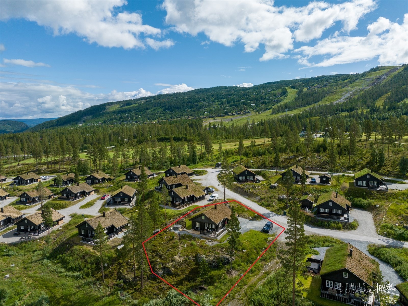 Omtrentlig tomtegrense. Kort vei til skiheisen! Galleribilde