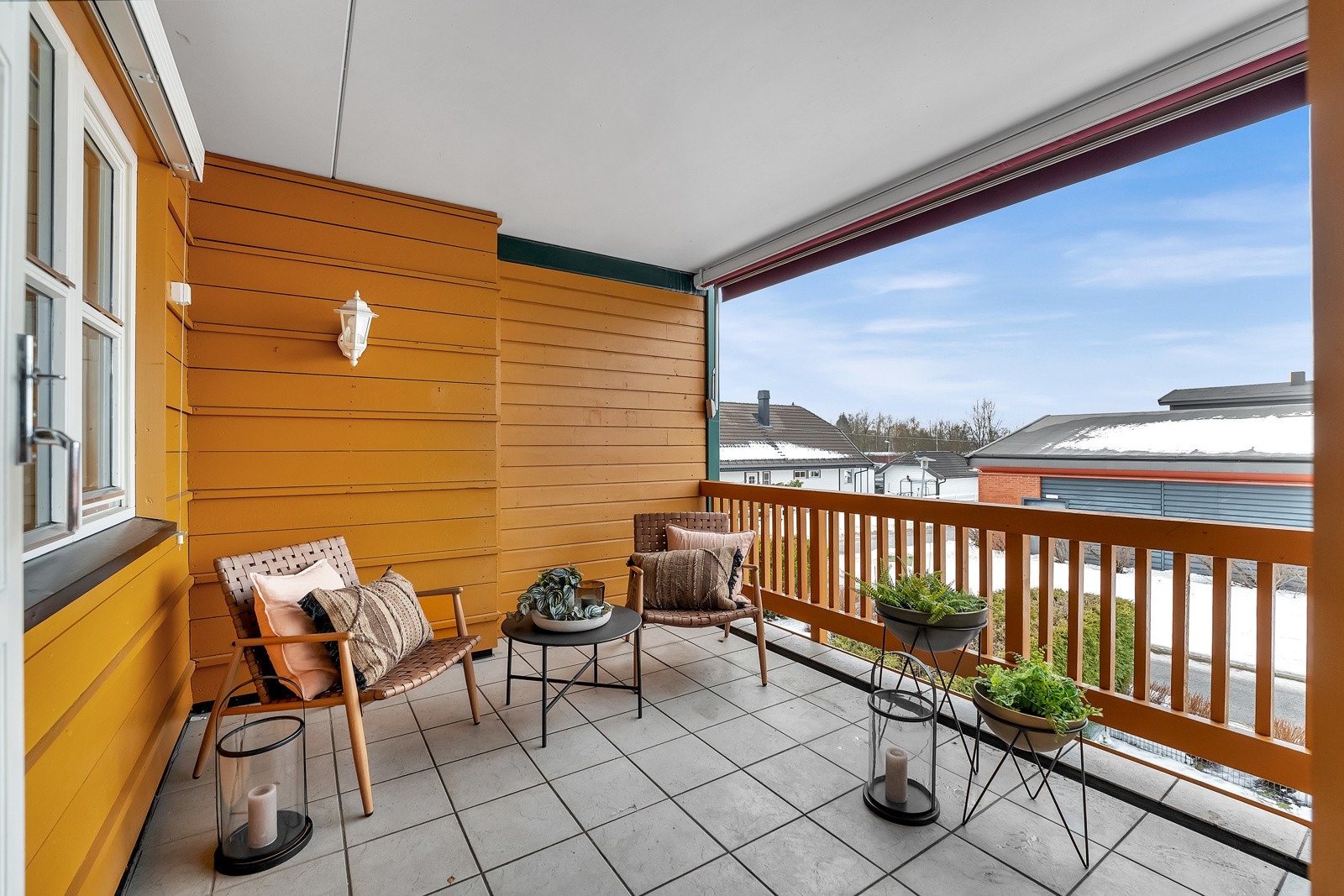 Leiligheten har en romslig balkong med god plass til sittegrupper. Galleribilde