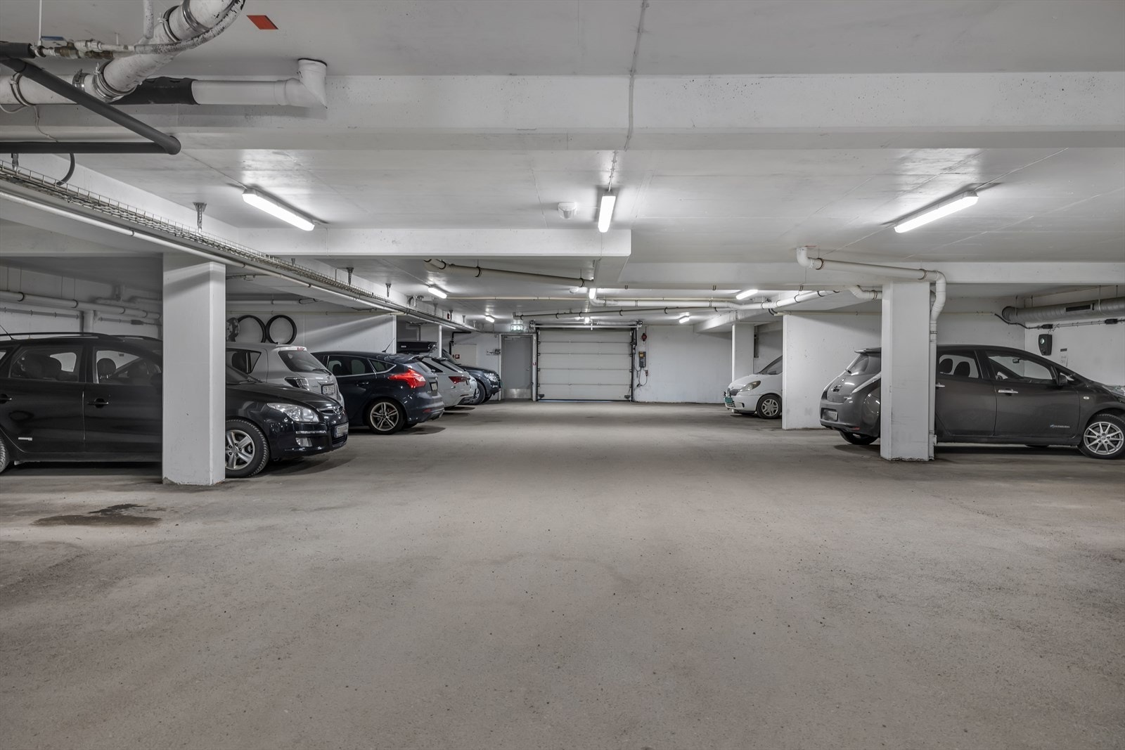 Parkering i felles garasjeanlegg. Galleribilde