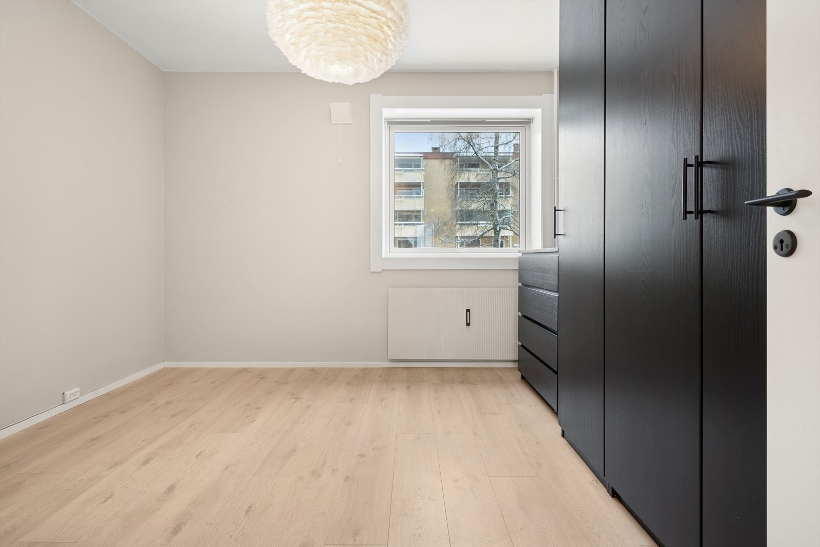 Videre byr leiligheten på to gode soverom. Galleribilde