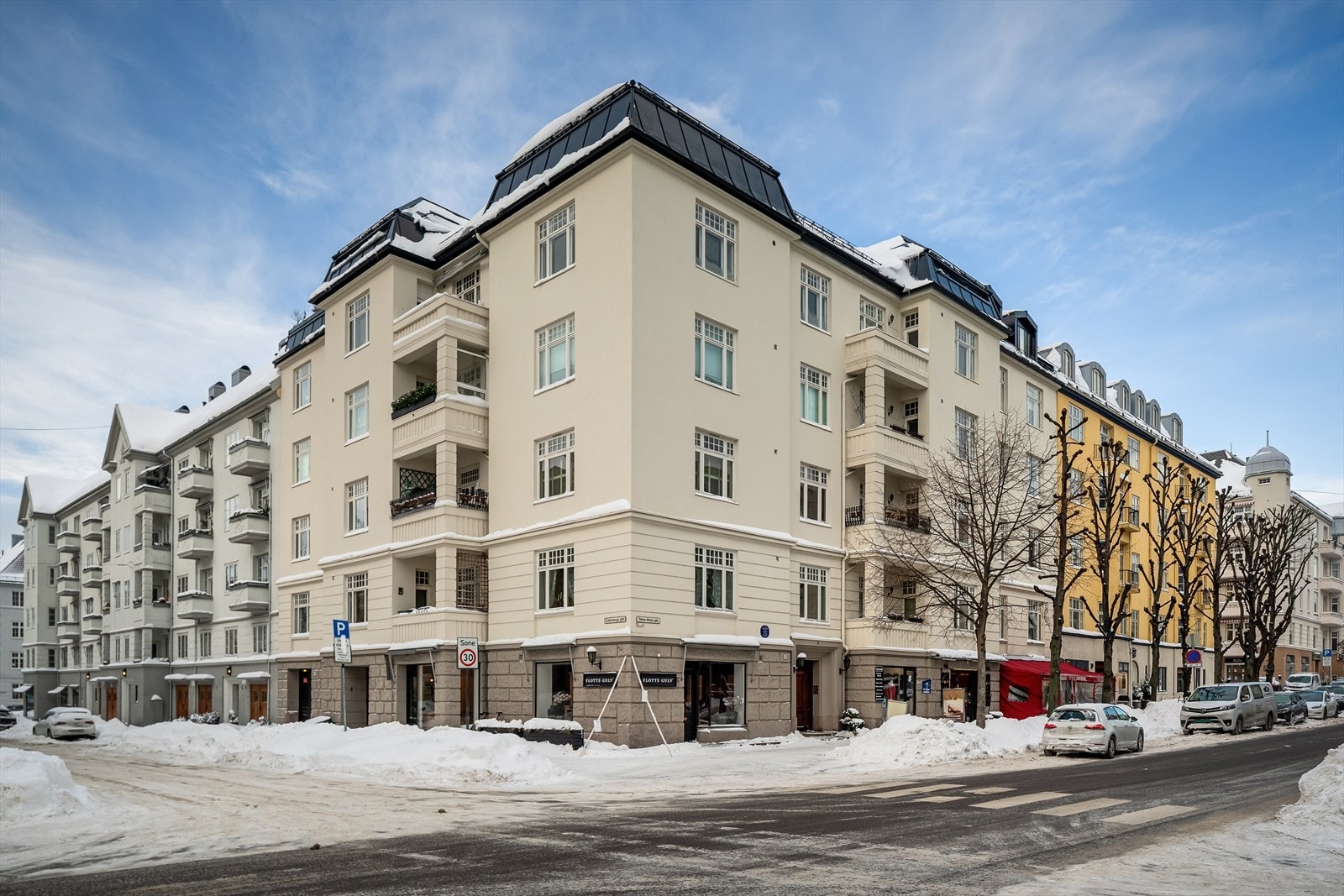 Flott leilighet i 3. etasje med balkong, heis og trappefri adkomst til heisen - Renovert/oppusset/påkostet i 2013 Galleribilde