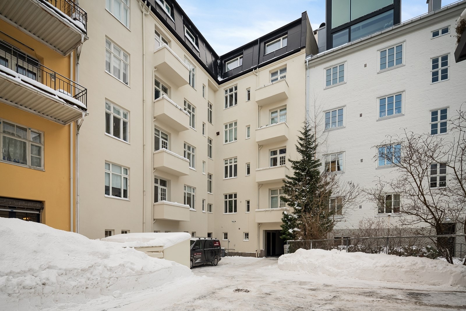 Fra bakgården Galleribilde