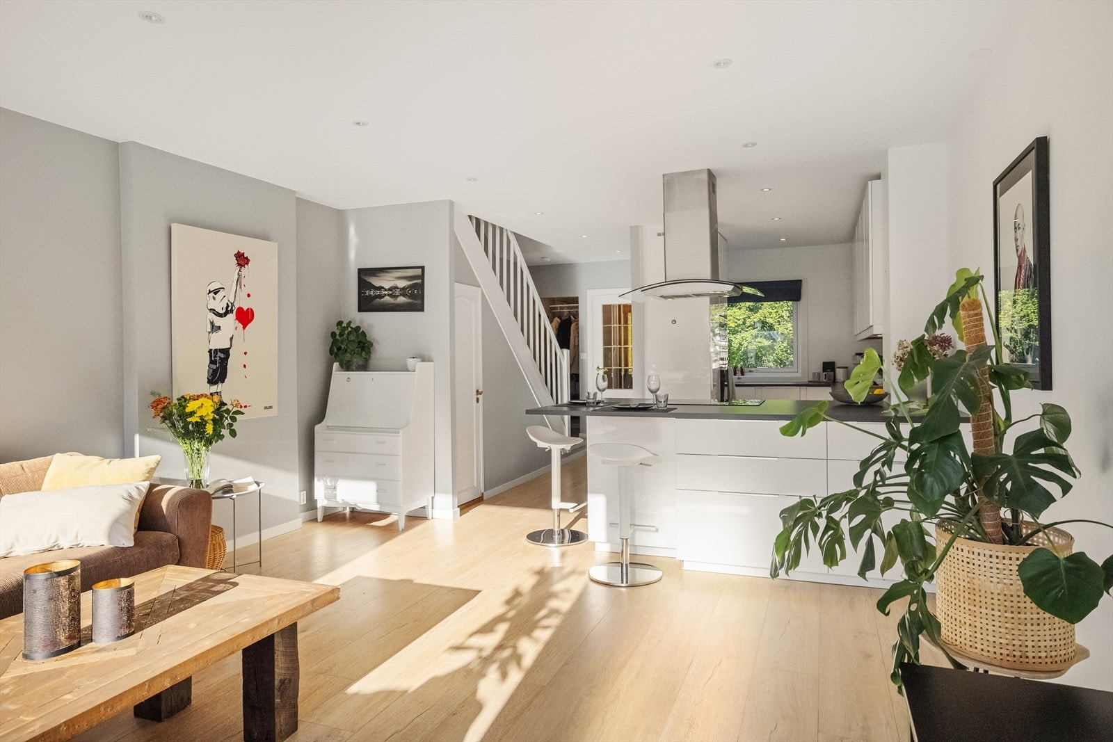 Det er gulvvarme i både stue- og kjøkkendelen. Galleribilde