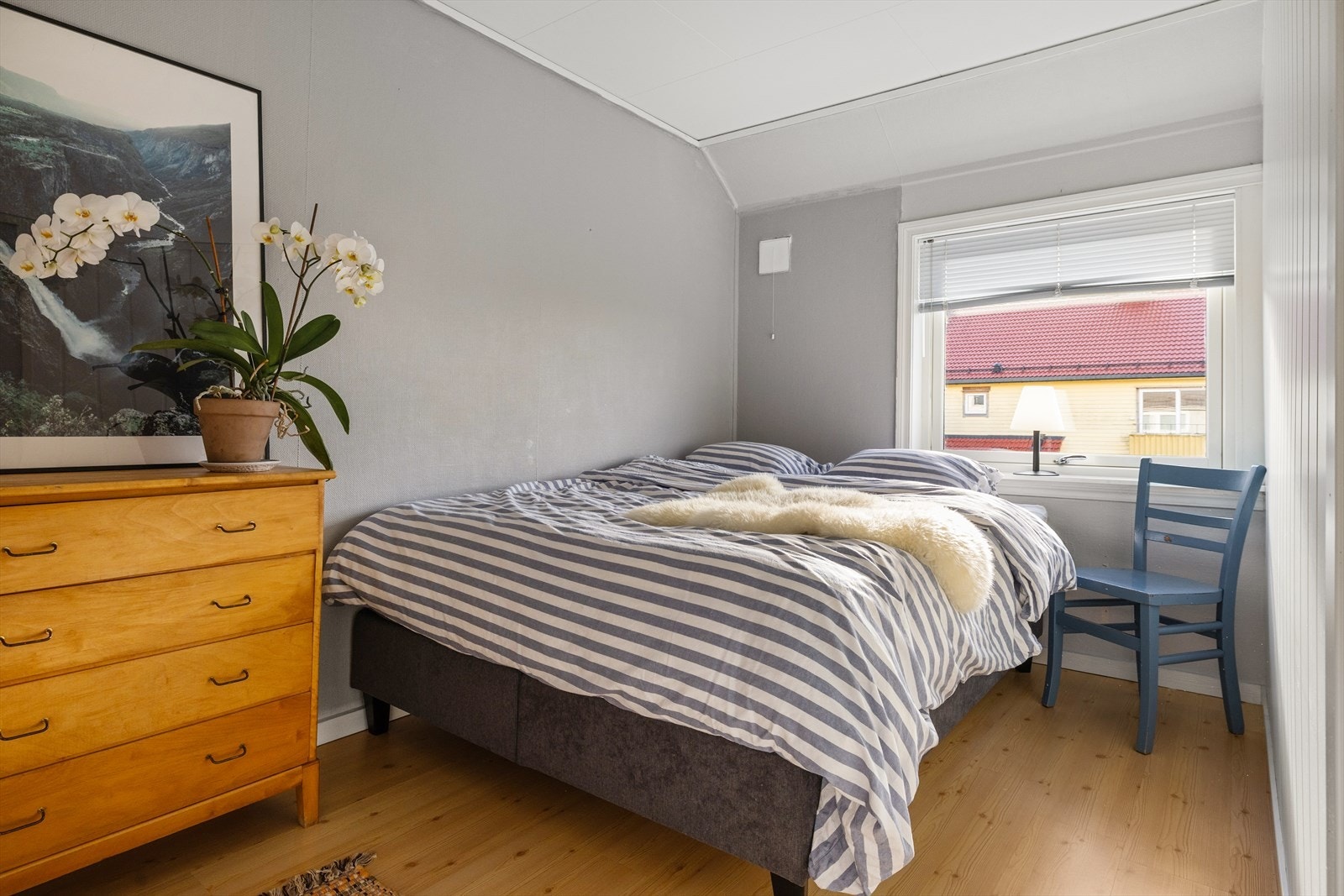 De to andre soverommene er noe mindre av størrelse og vil passe fint til barnerom, kontor eller gjesterom. Galleribilde