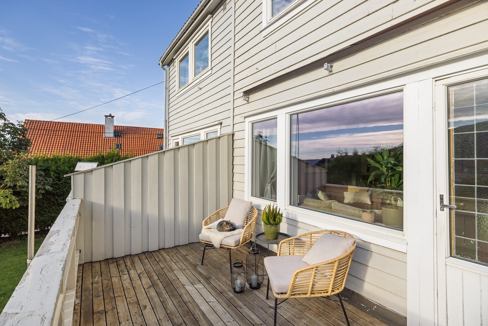 Altanen er målt til ca. 12 m² med god plass til ønsket møblering. Galleribilde