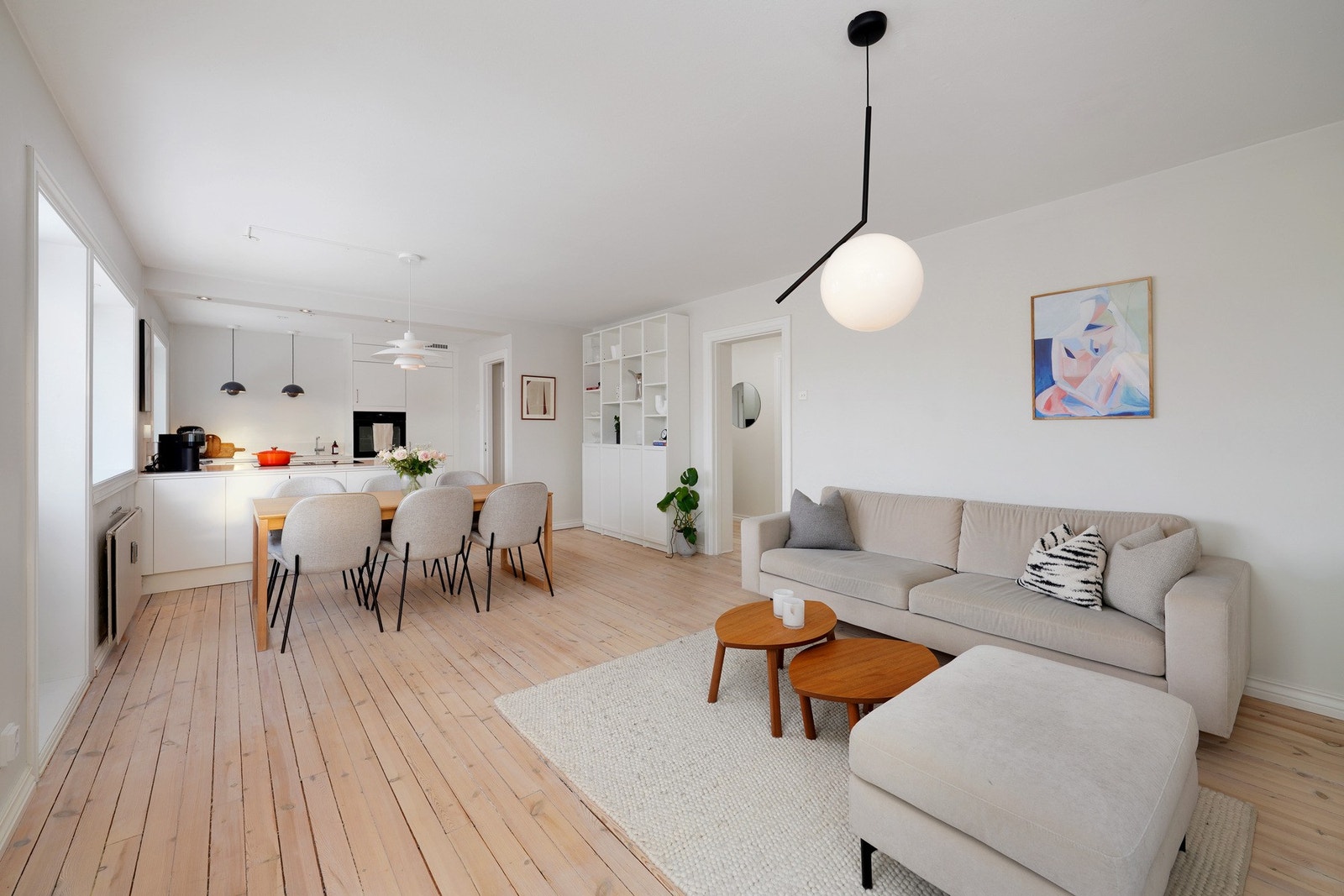 Vindusvask, gang/trappevask, utvendig vedlikehold, oppvarming (sentralfyring, kommunale avgifter, utvendig forsikring m.m. inngår i fellesutgifter Galleribilde