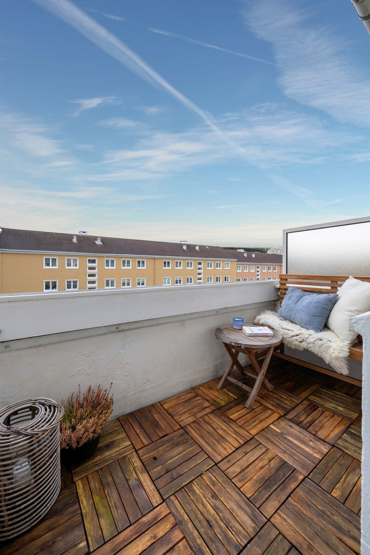 Balkongen ligger perfekt vendt mot sørvest som gir sol fra formiddag til kveld. Galleribilde