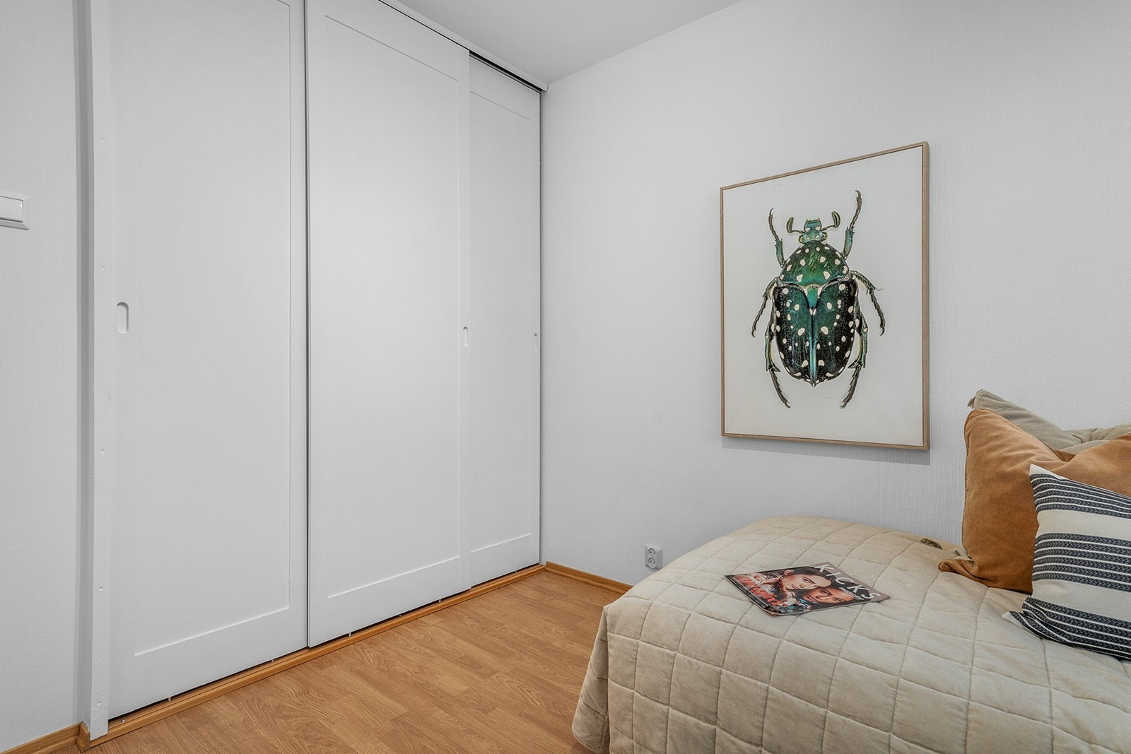 Praktisk garderobeskap med gode oppevaringsløsninger Galleribilde