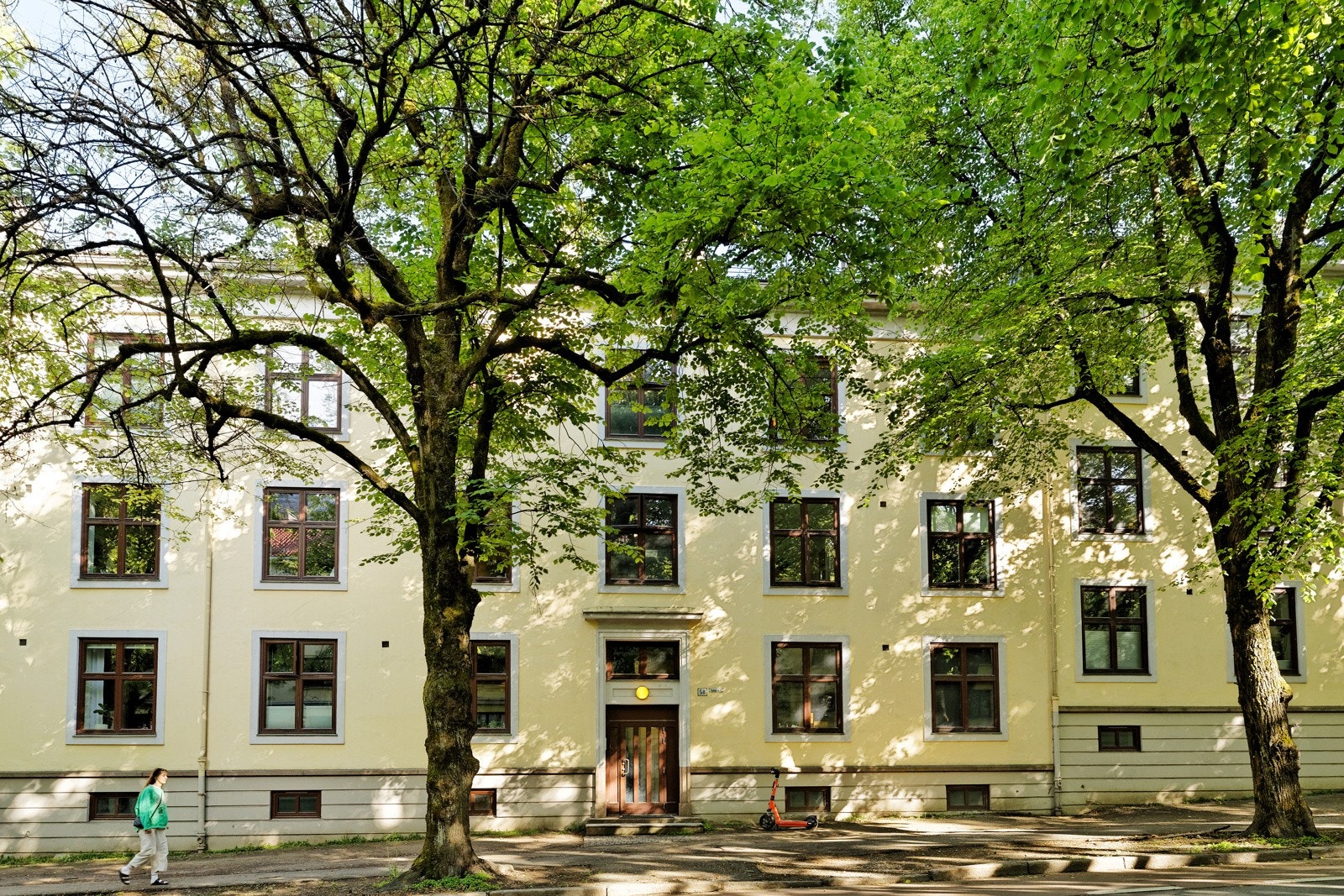 Flere hyggelige initiativ gjennom året som blant annet juletretenning om vinteren og korps i bakgården på 17 mai Galleribilde