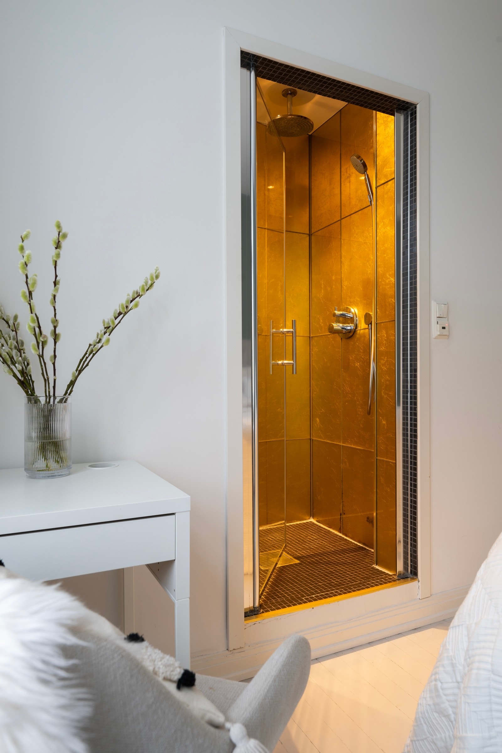 Unikt dusjrom med avtrekksvifte Galleribilde