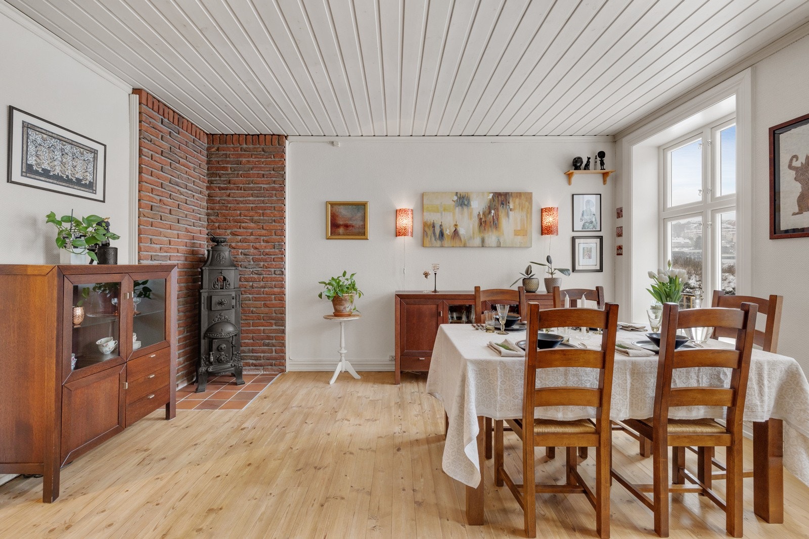 Lys og trivelig stue med lyse fargevalg Galleribilde