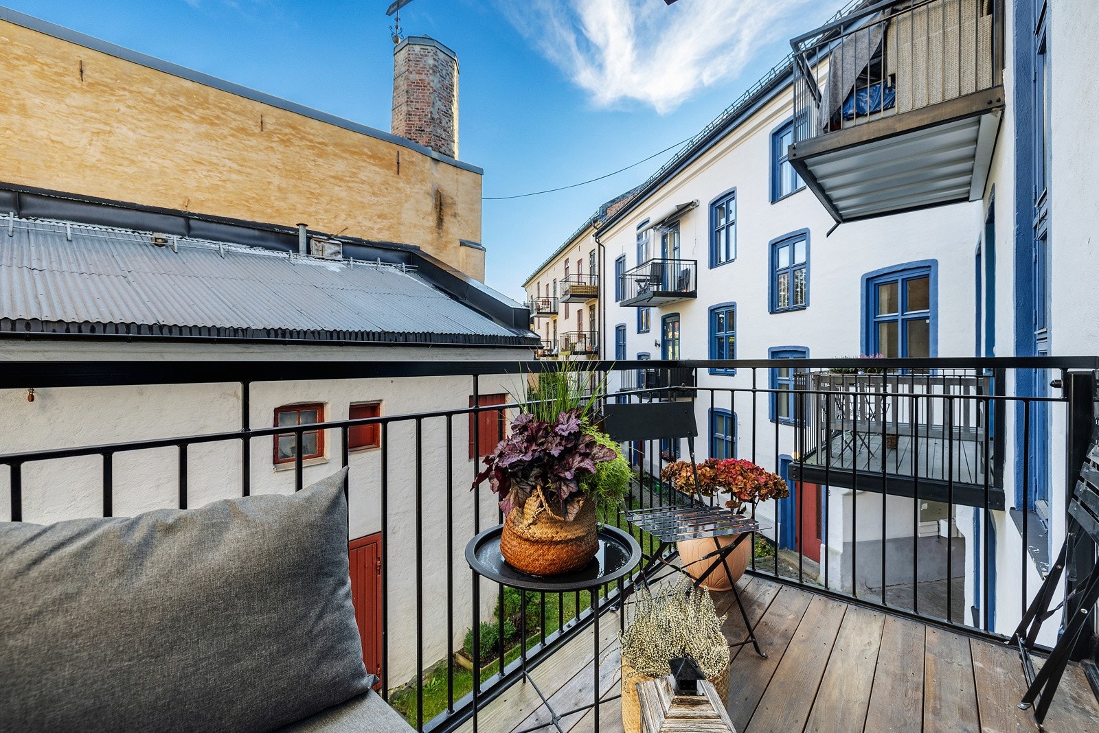 Balkong på 3,7 kvm. Det er rekkverk i stål! Galleribilde