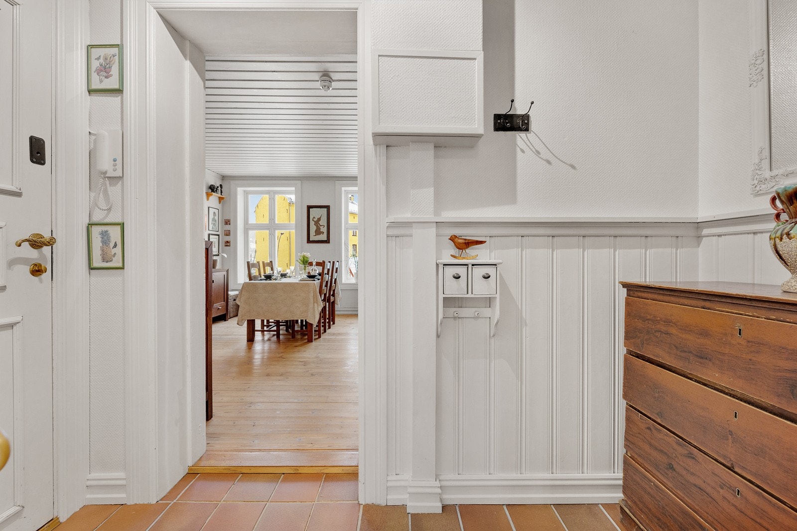 Boligens entré gir et godt førsteinntrykk av boligen Galleribilde