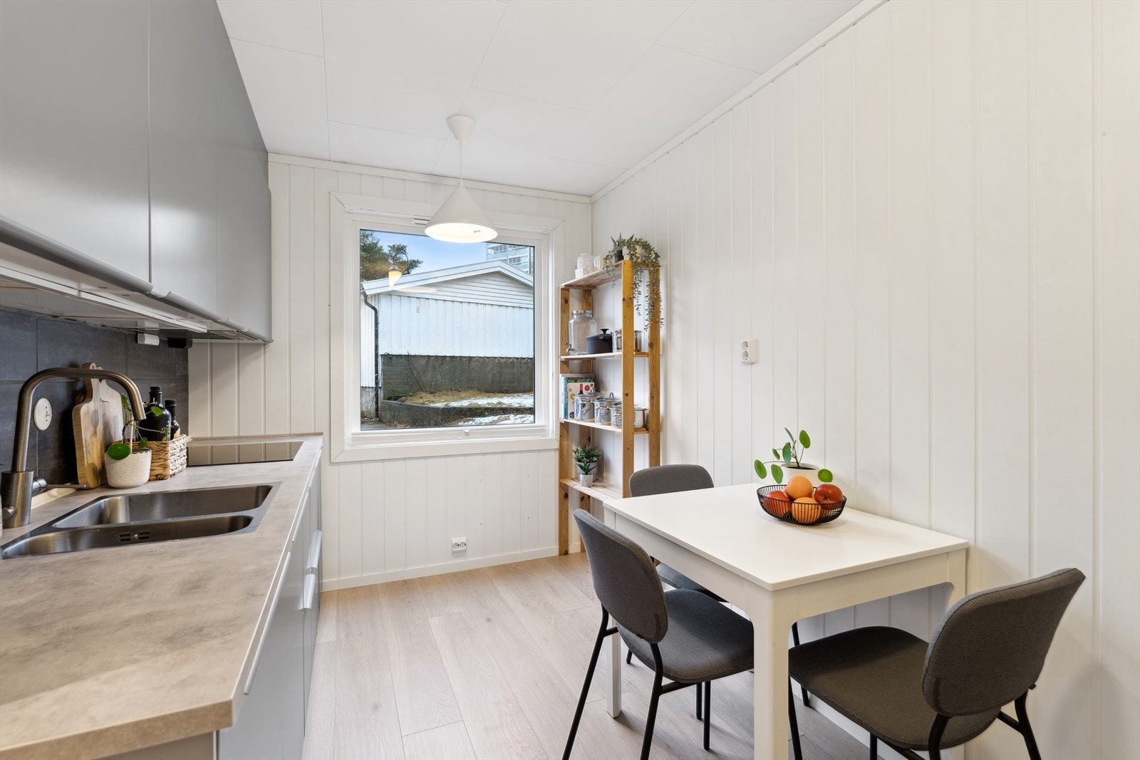 Plass til kjøkkenbord Galleribilde