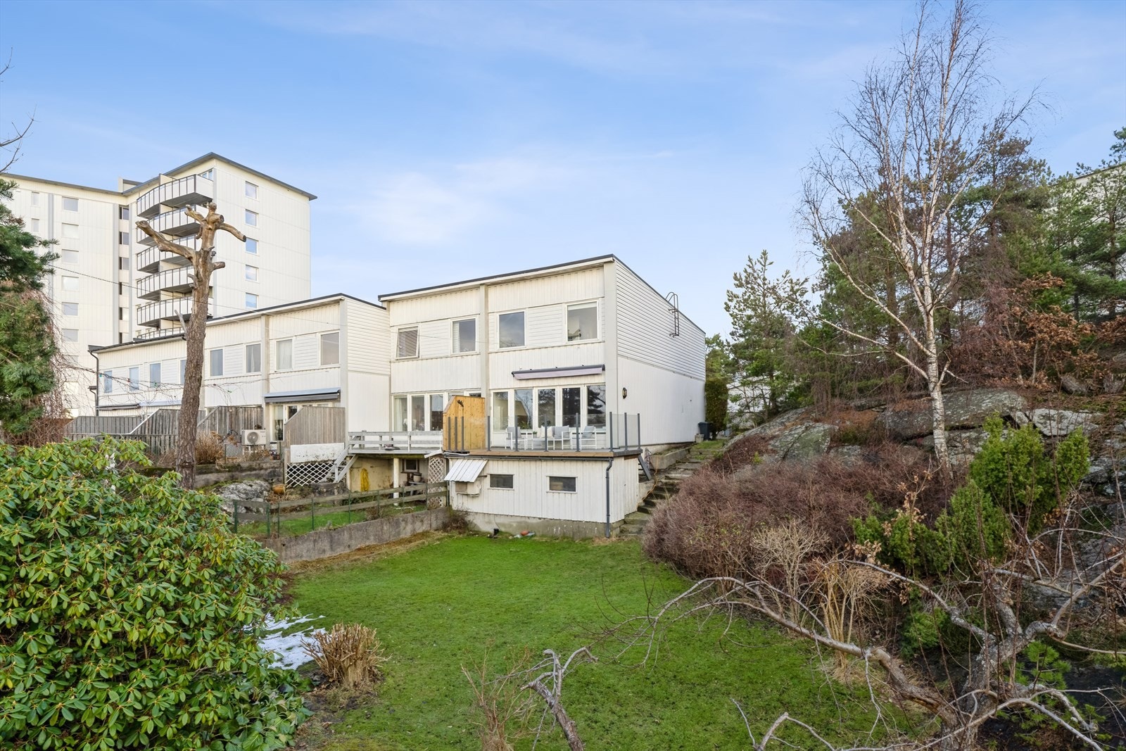 Boligen ligger innerst i rekke som gjør det ekstra usjenert. Gode solforhold Galleribilde