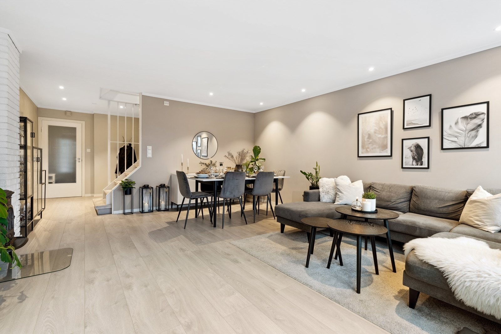 Boligen holder god moderne standard med tidsriktige valg. Mye av boligen er pusset opp fremstår som pene Galleribilde