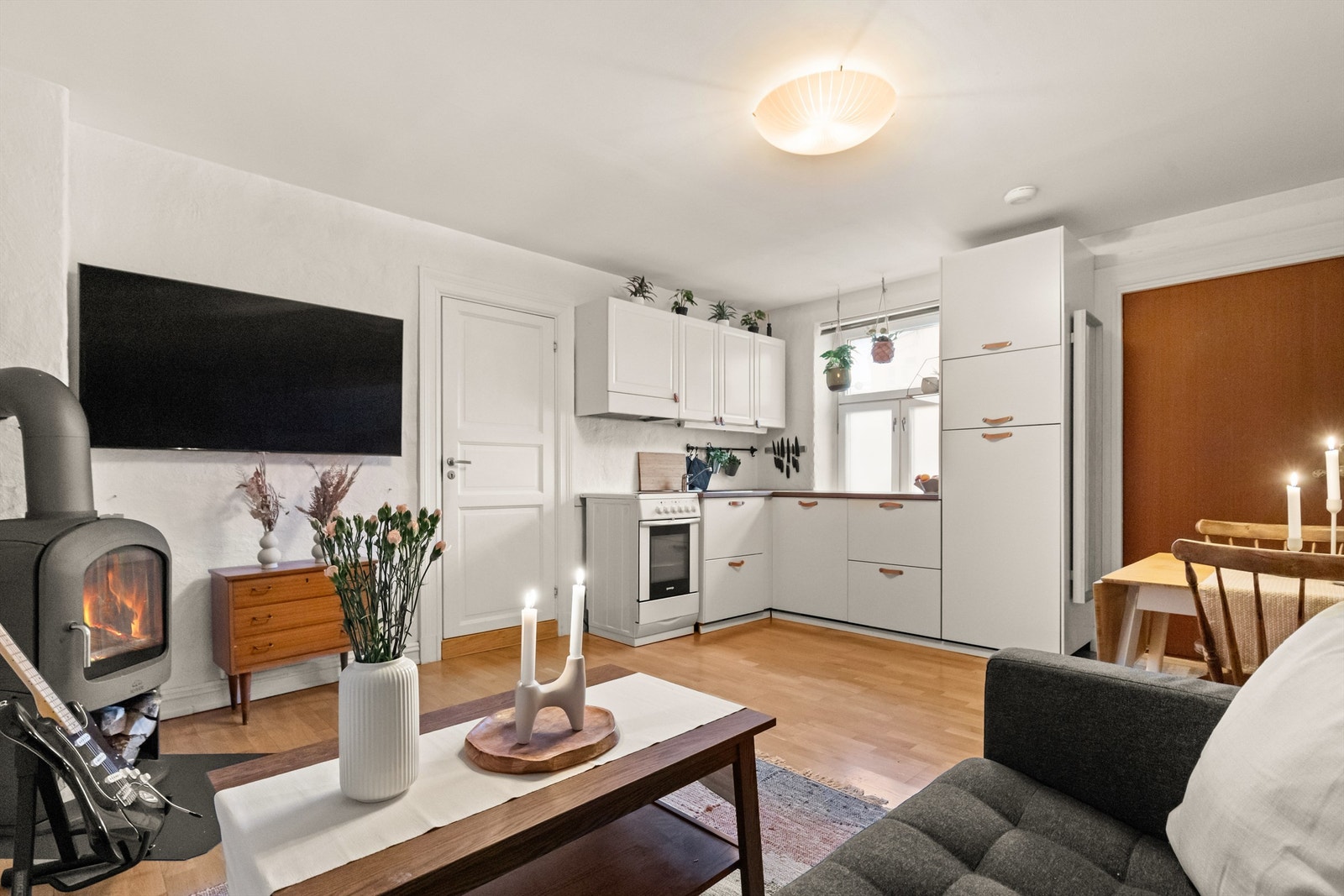 Leiligheten har lave felleskostnader på kr. 2.402,- pr. mnd. Galleribilde