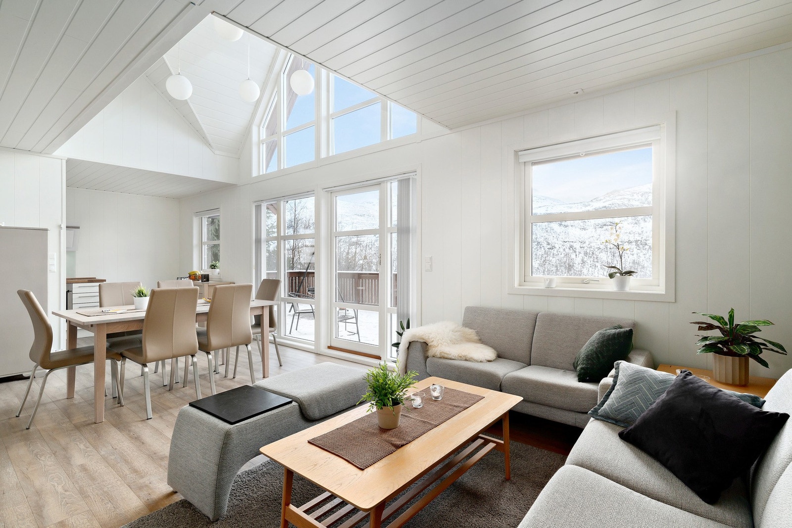 Private visninger kan avholdes, det eneste du trenger er å ha bekreftet finansieringsbevis. Galleribilde