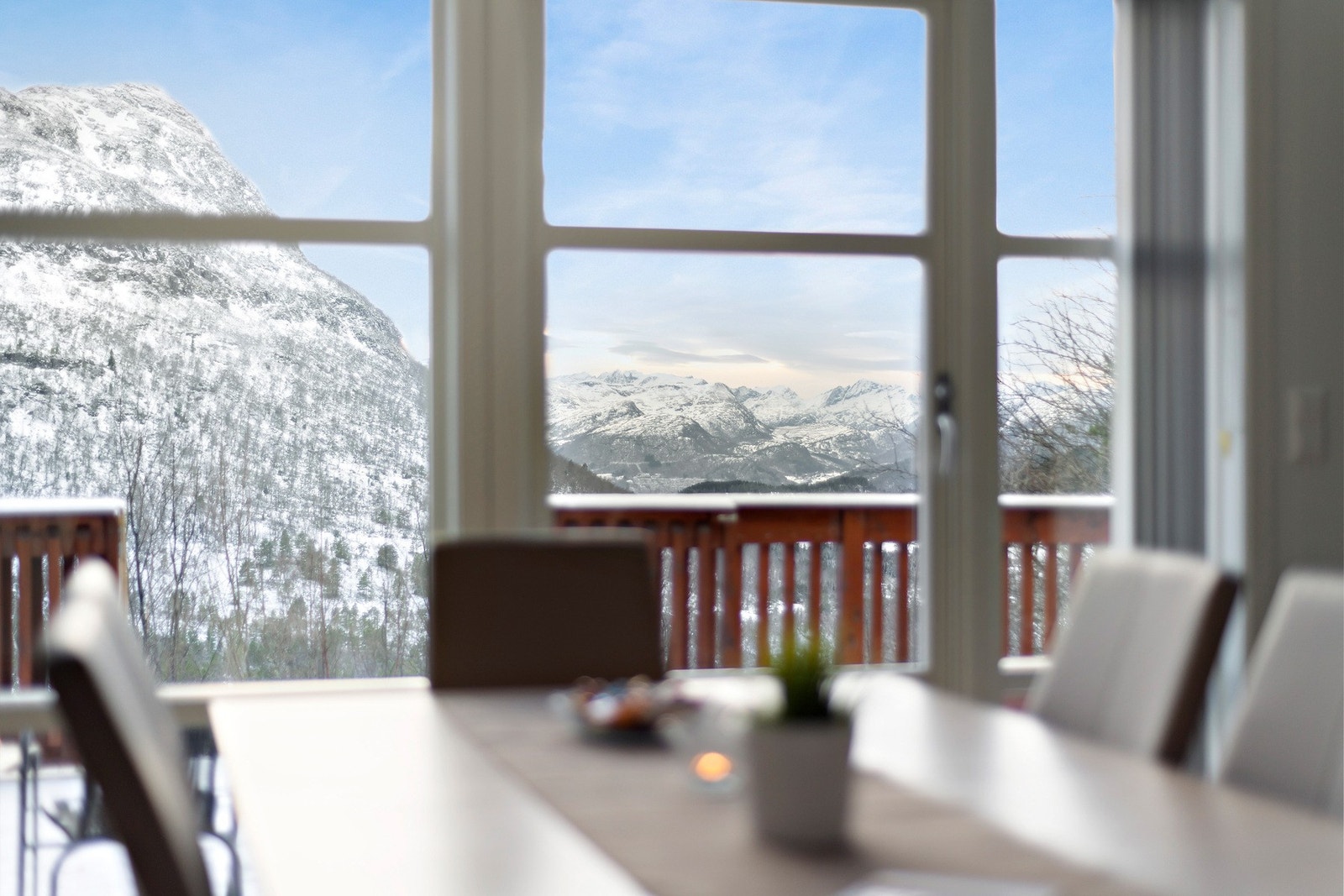 Denne vakre utsikten blir din. Her rapporteres det om ro i sjela og gode solforhold. Galleribilde