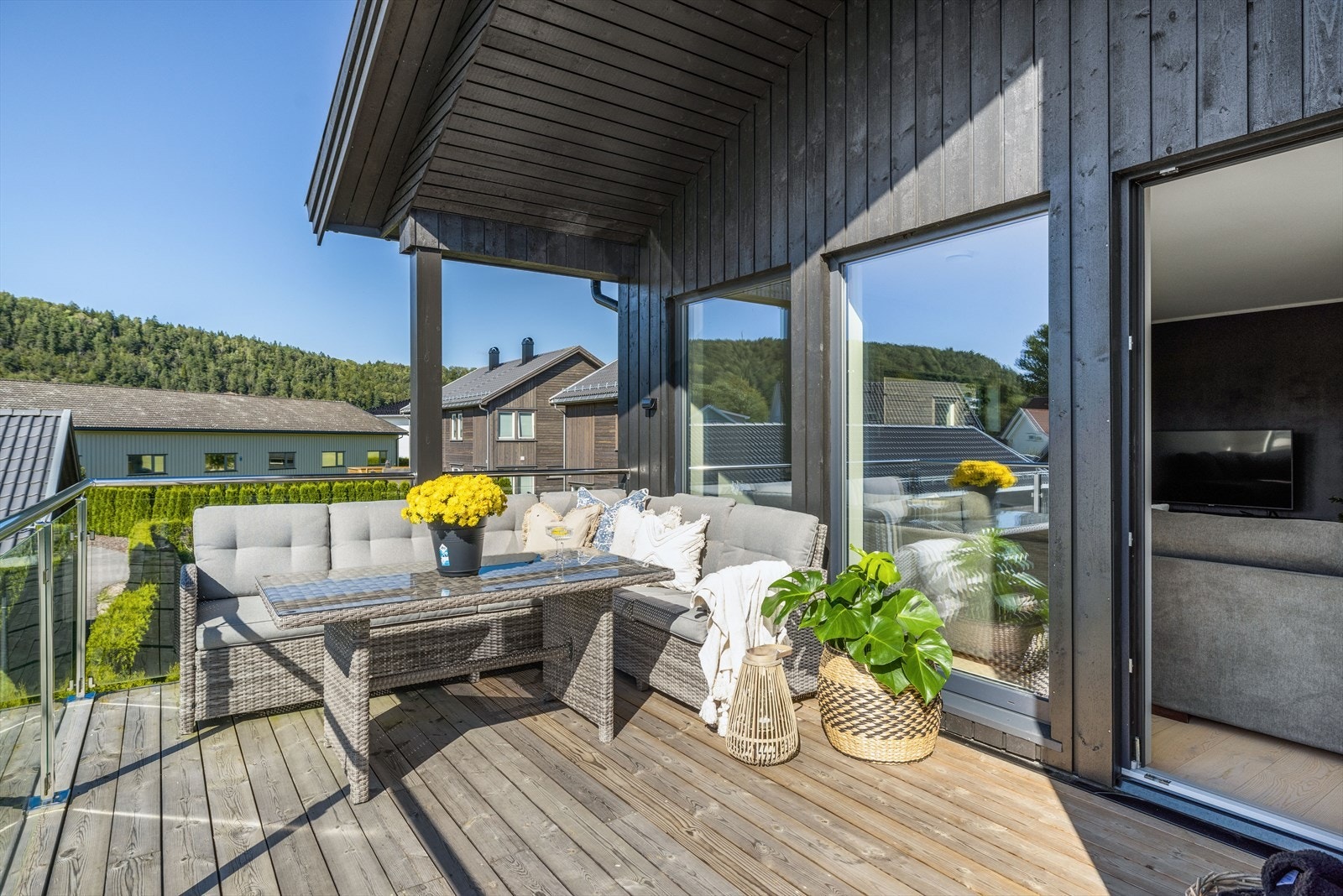 Fra boligen er det kort vei til dagligvareforretninger, barnehager og skoler, idrettspark og fine turområder, samt alt Porsgrunns trivelige sentrumsgater har å by på! Galleribilde