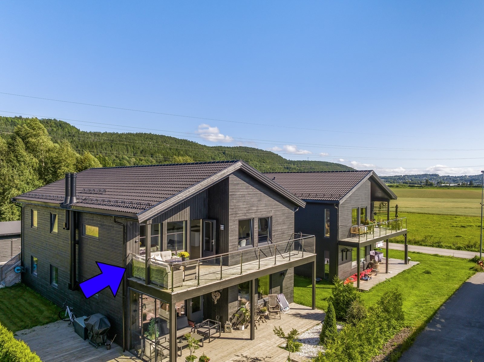 Landlig og sentralt på Hovenga Galleribilde