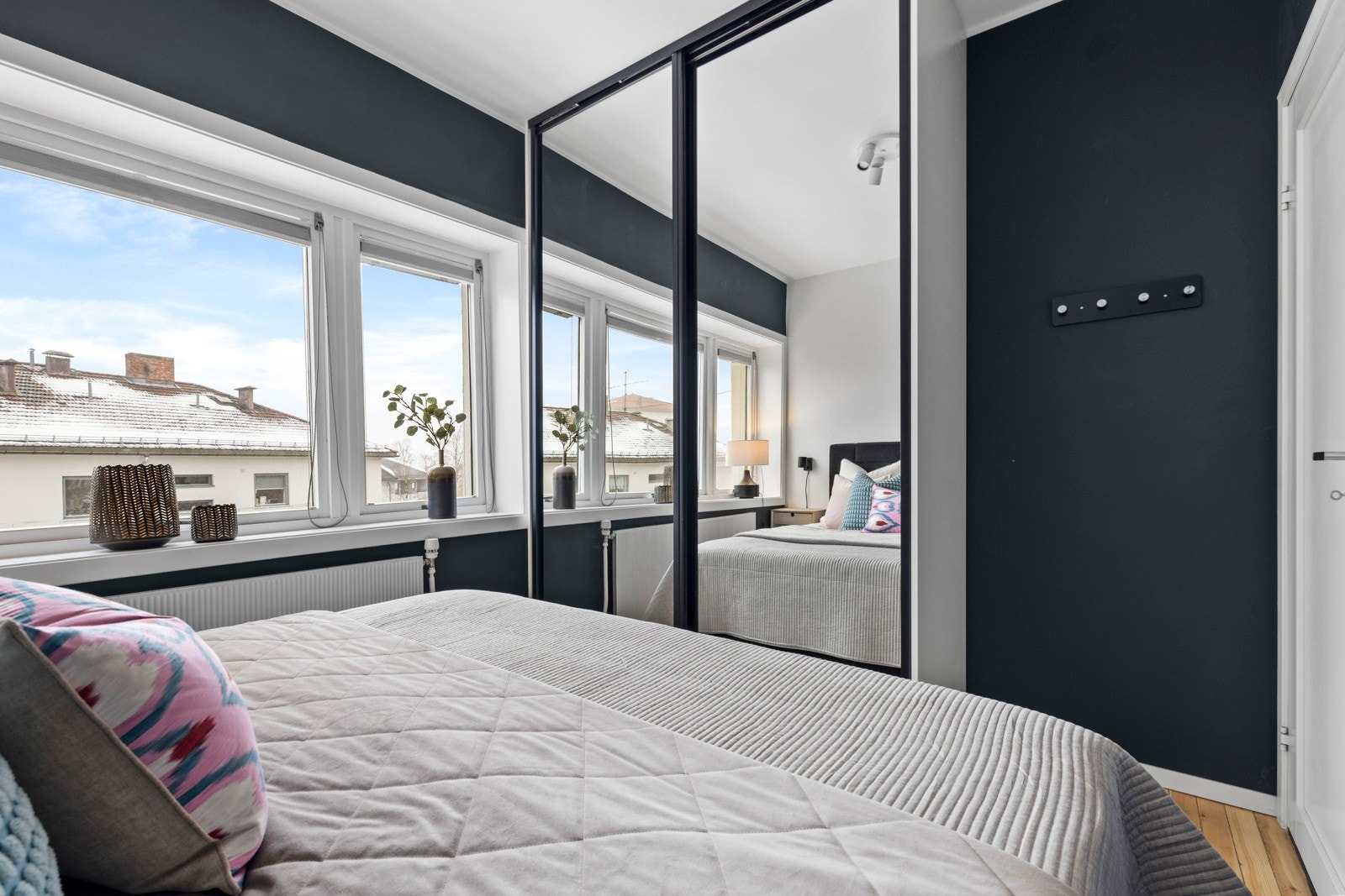 - Soverommet vendt mot sørøst - ingen overoppheting på sommerstid - Galleribilde