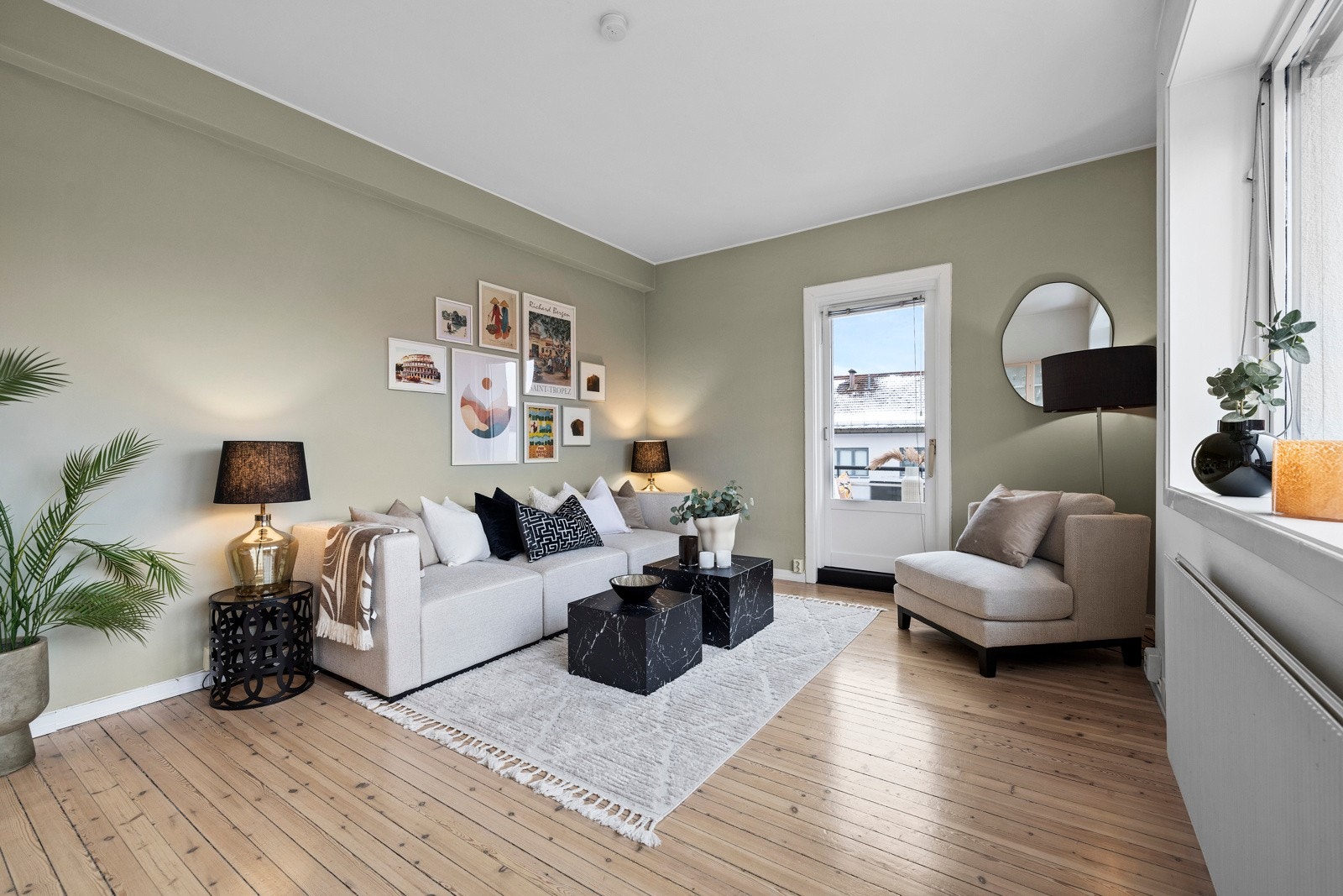 - Fra stuen er det utgang til balkong - Galleribilde