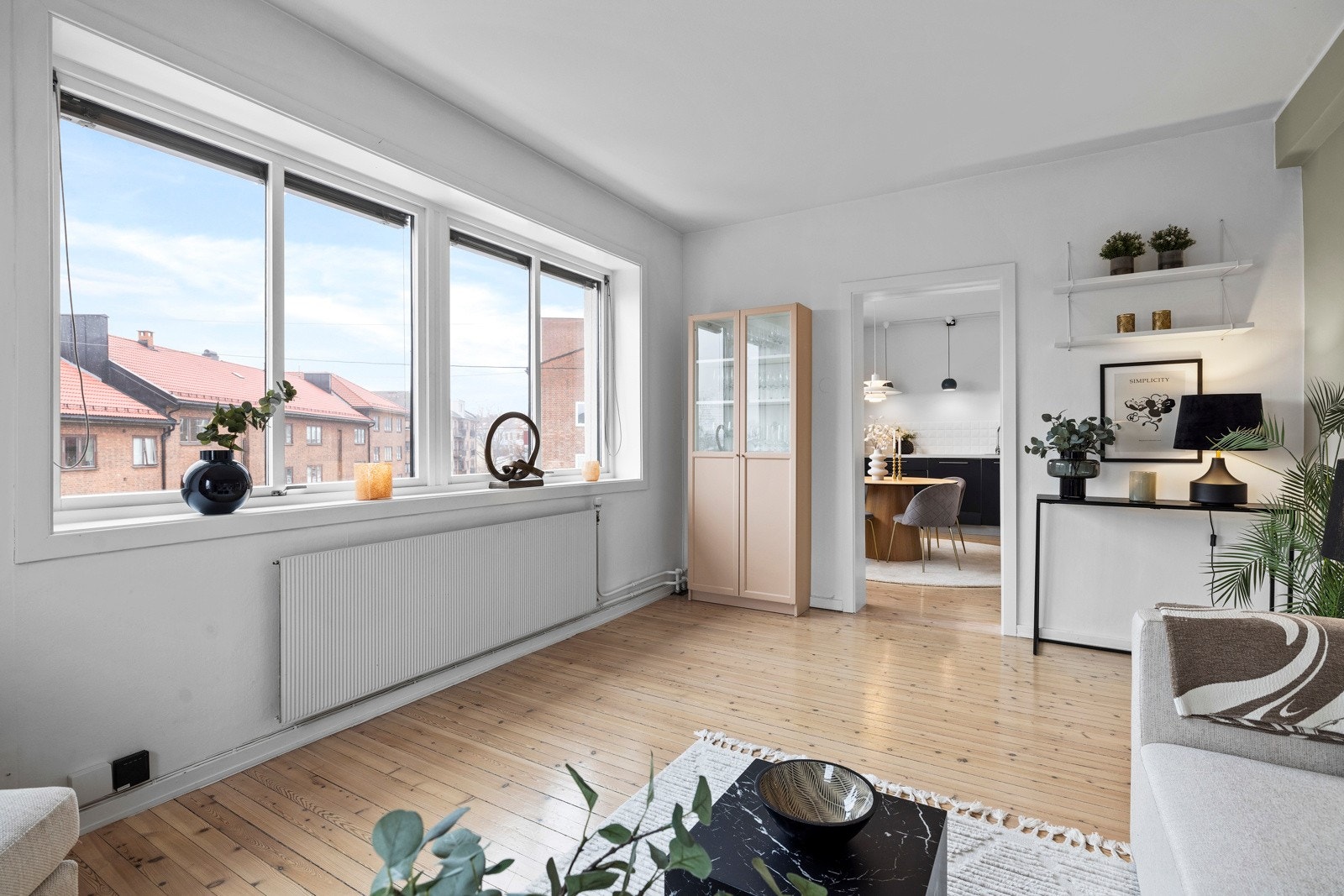 - Bergvarme bidrar til et godt inneklima. Selger har betalt ca kr 350 om sommeren og ca kr 800 om vinteren i strømutgifter under strømkrisen- Galleribilde