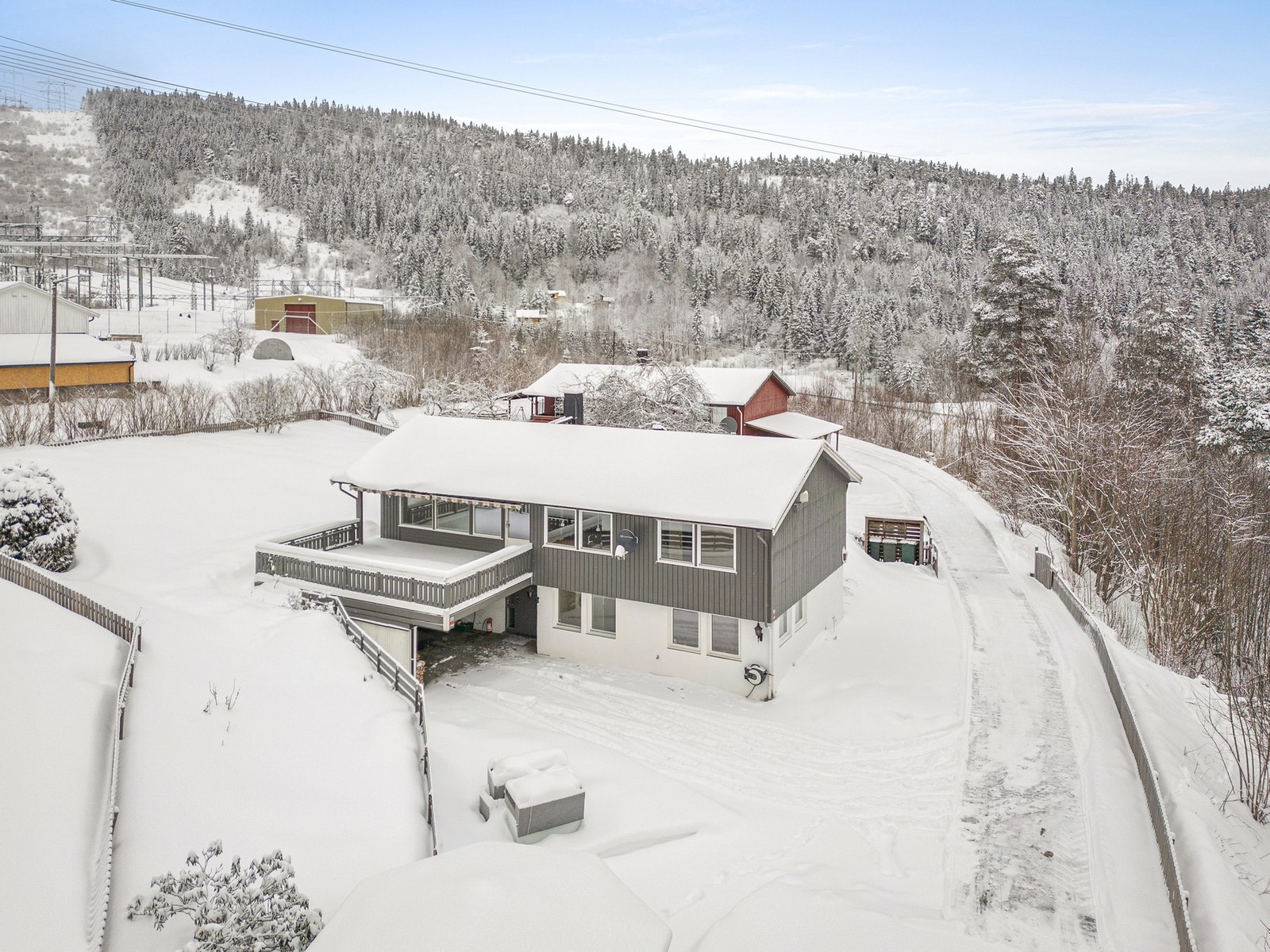 Velkommen til en hyggelig enebolig på stor og solrik tomt, presentert av Alexander Abelseth v/Proaktiv. Galleribilde