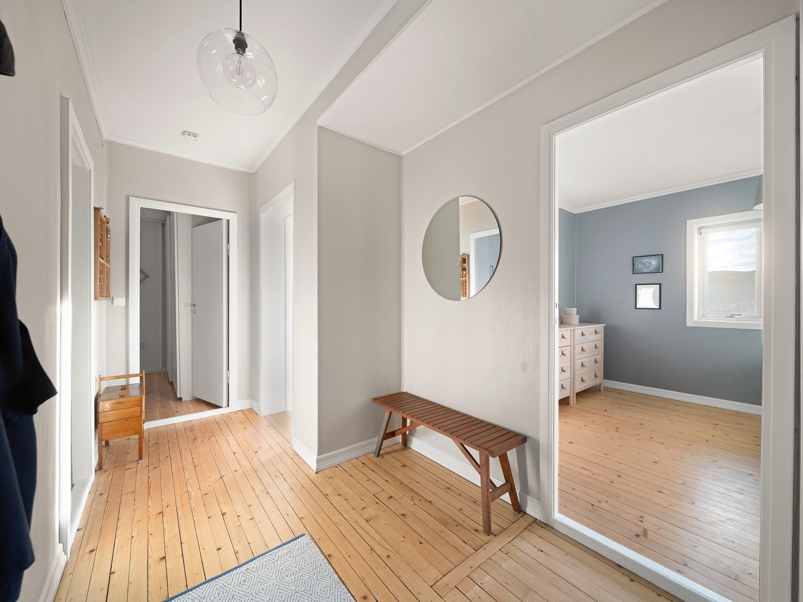 Her er det også mulighet for å plassere garderobeskap eller annen oppbevaringsløsning for å holde gangen ryddig og organisert. Galleribilde