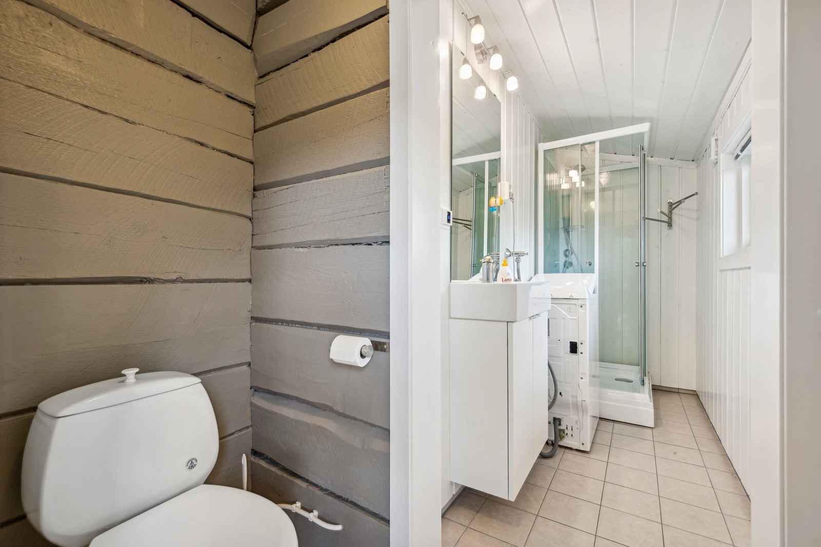 Badet i hytta Galleribilde