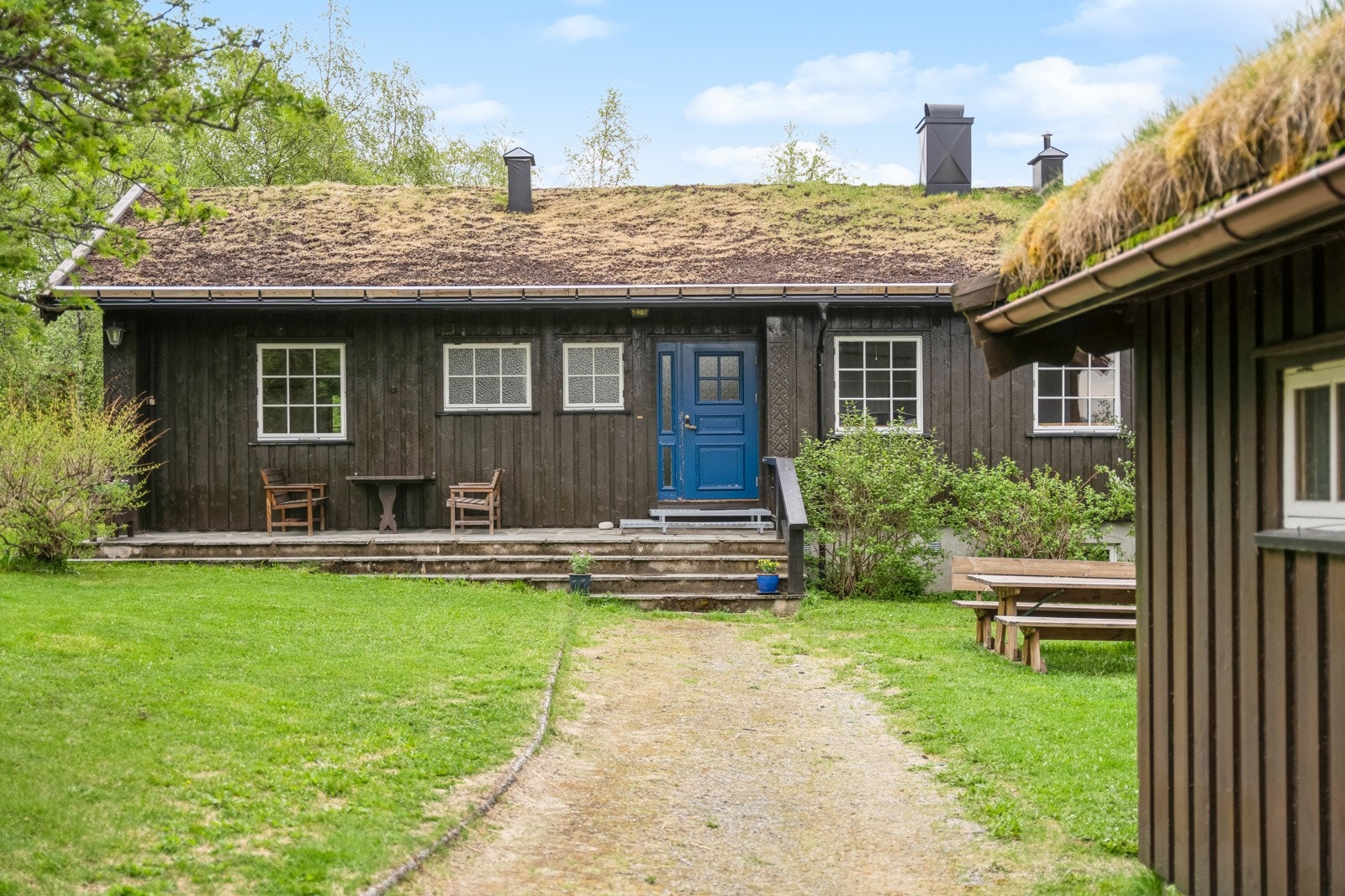 Våninghuset fikk nytt tak i 2023 Galleribilde