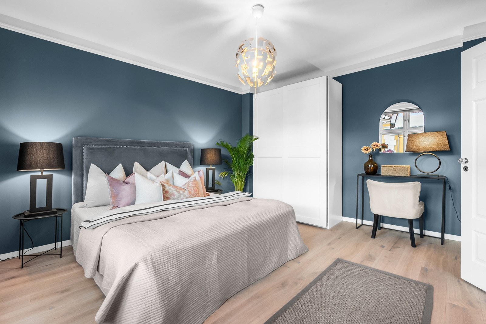 Soverommene er såpass store at de eventuelt kan brukes som tv-stue/ungdomsrom e.l. Galleribilde