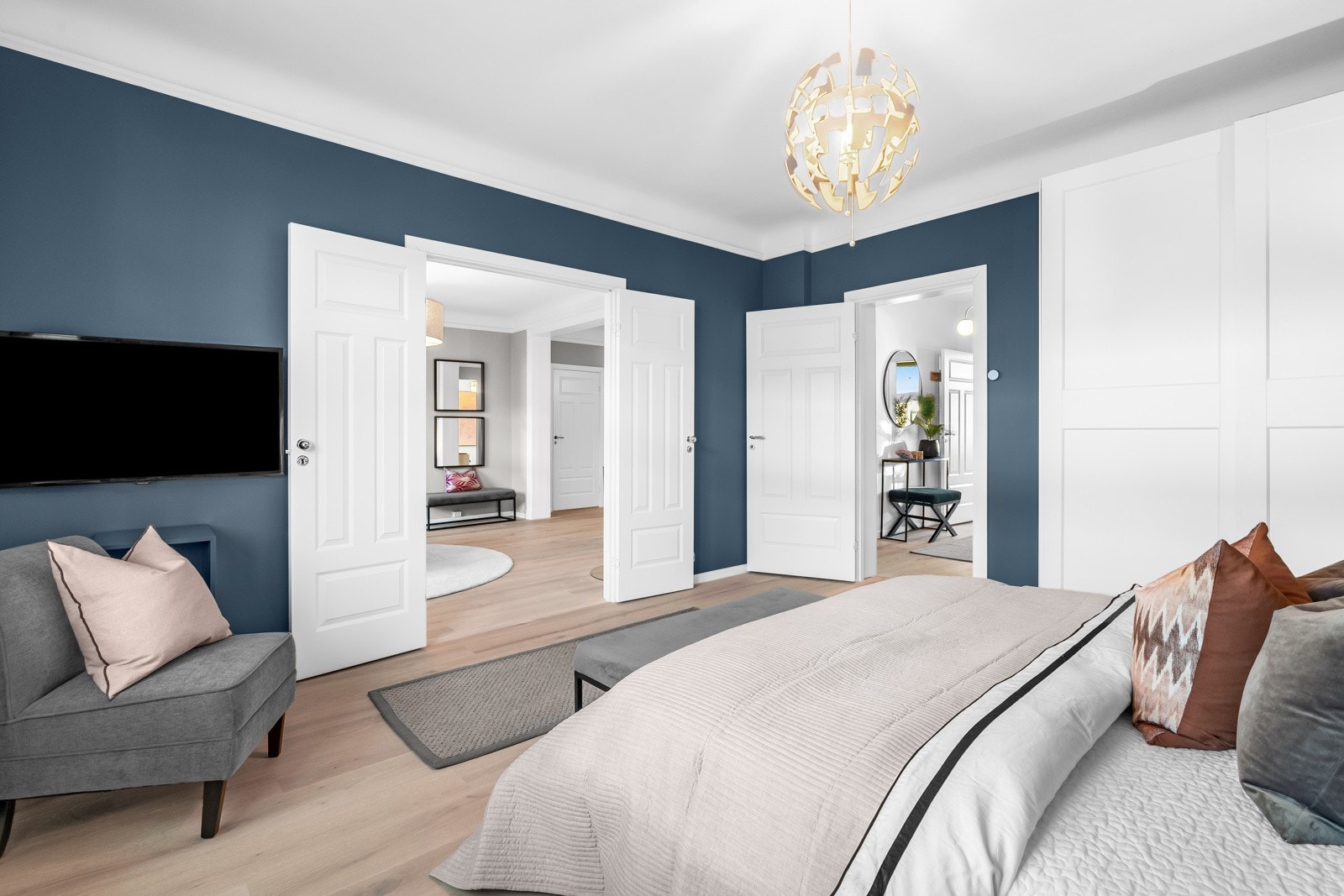 Bredbånd, vaktmestertjenester, varmtvann og fyring er inkl. i husleien. Strømforbruket i leiligheten er svært lavt. Galleribilde